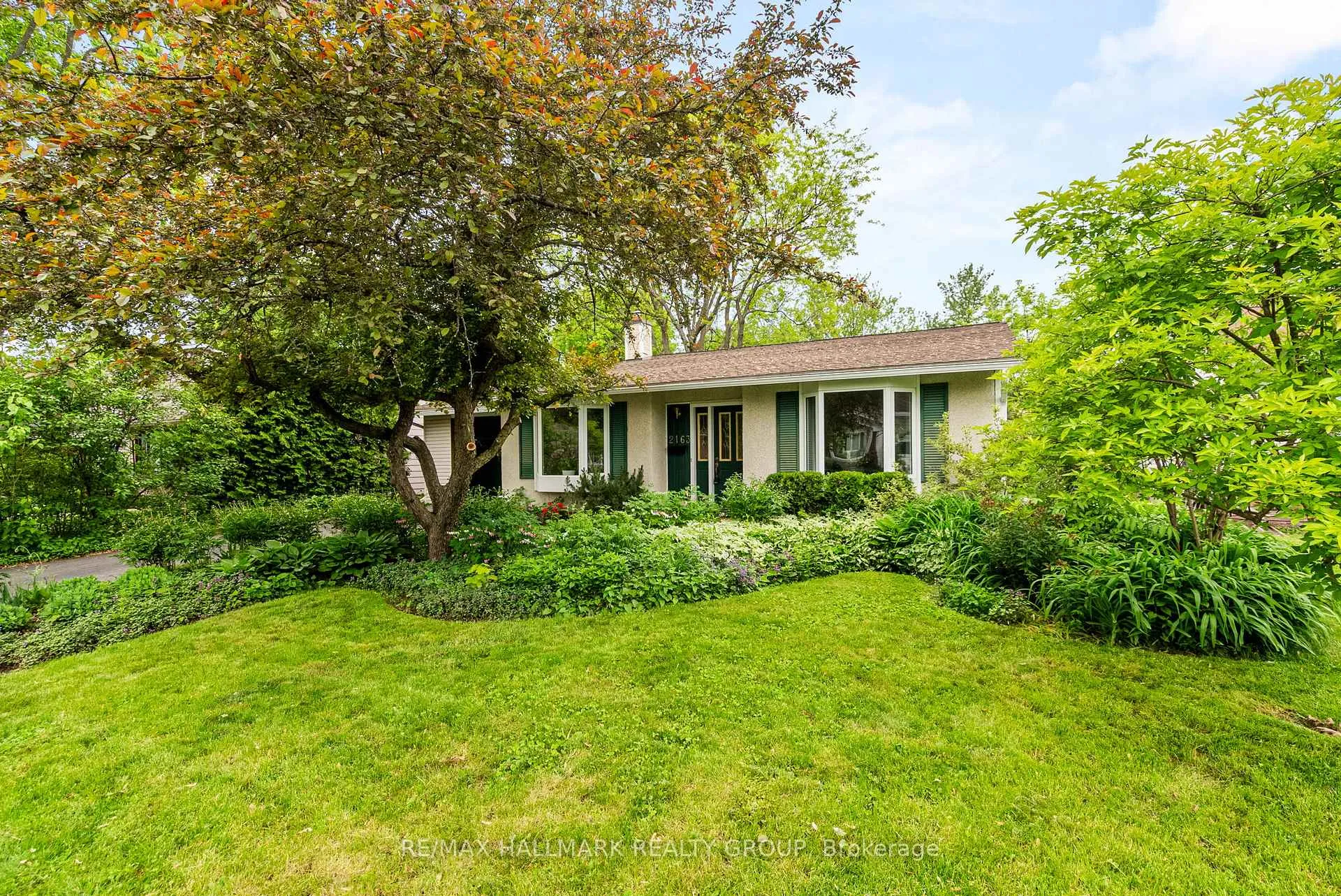 Photo 3 of 2163 Fillmore Crescent, Ottawa, Beacon Hill North — HOMEH