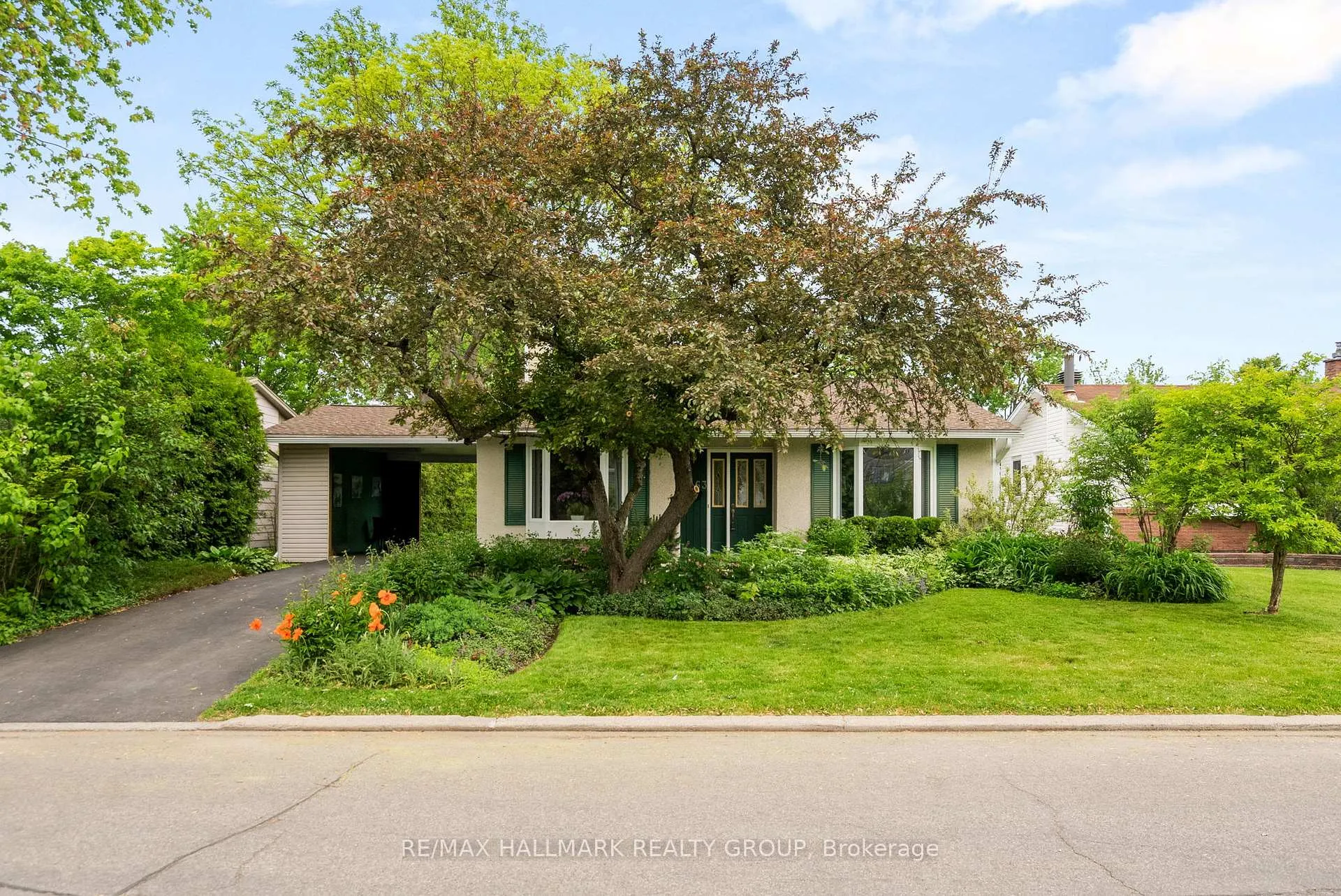Photo 4 of 2163 Fillmore Crescent, Ottawa, Beacon Hill North — HOMEH