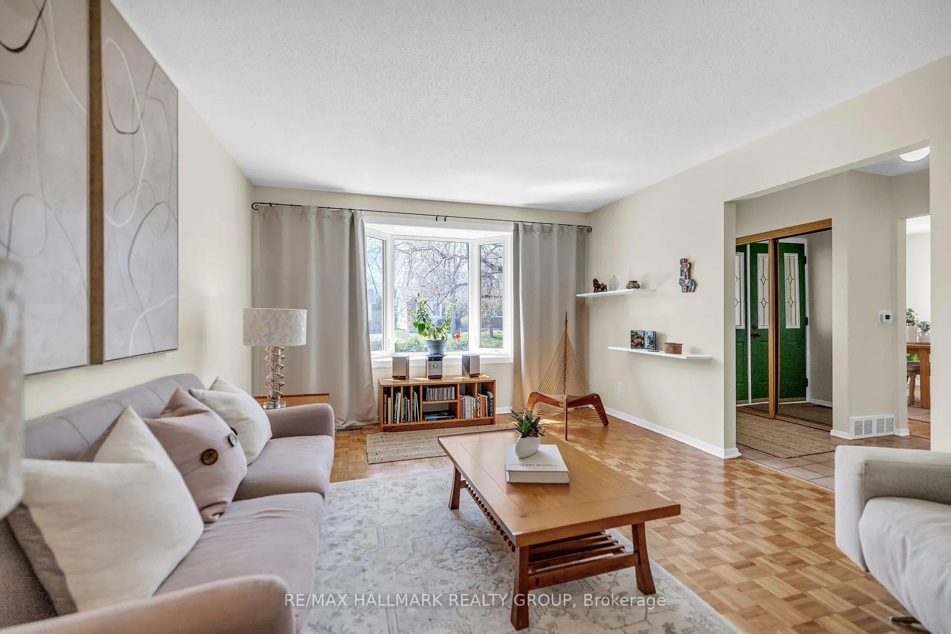 Photo 6 of 2163 Fillmore Crescent, Ottawa, Beacon Hill North — HOMEH