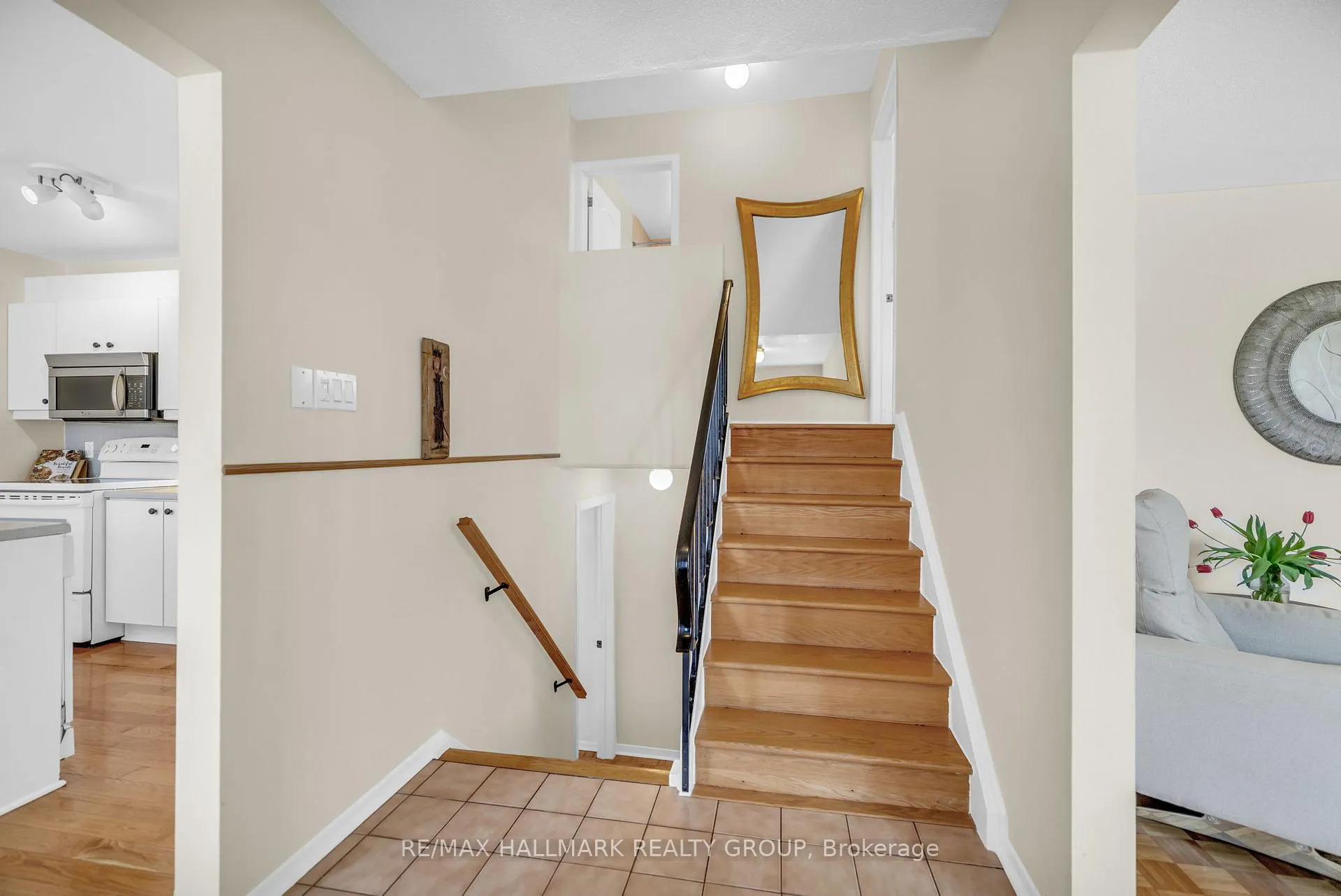 Photo 9 of 2163 Fillmore Crescent, Ottawa, Beacon Hill North — HOMEH