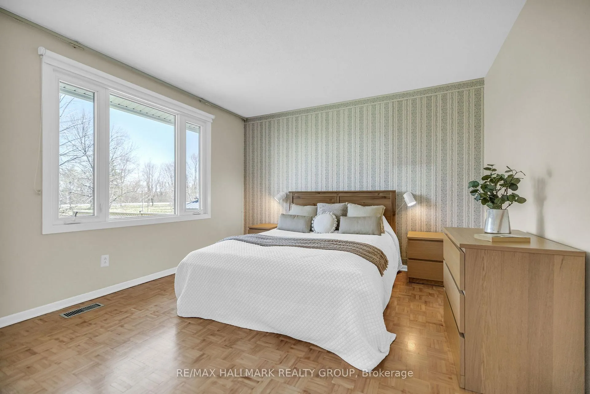 Photo 16 of 2163 Fillmore Crescent, Ottawa, Beacon Hill North — HOMEH
