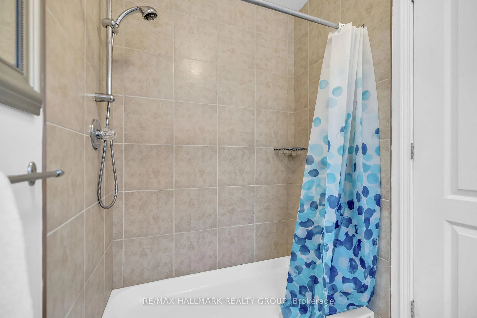 Photo 25 of 2163 Fillmore Crescent, Ottawa, Beacon Hill North — HOMEH