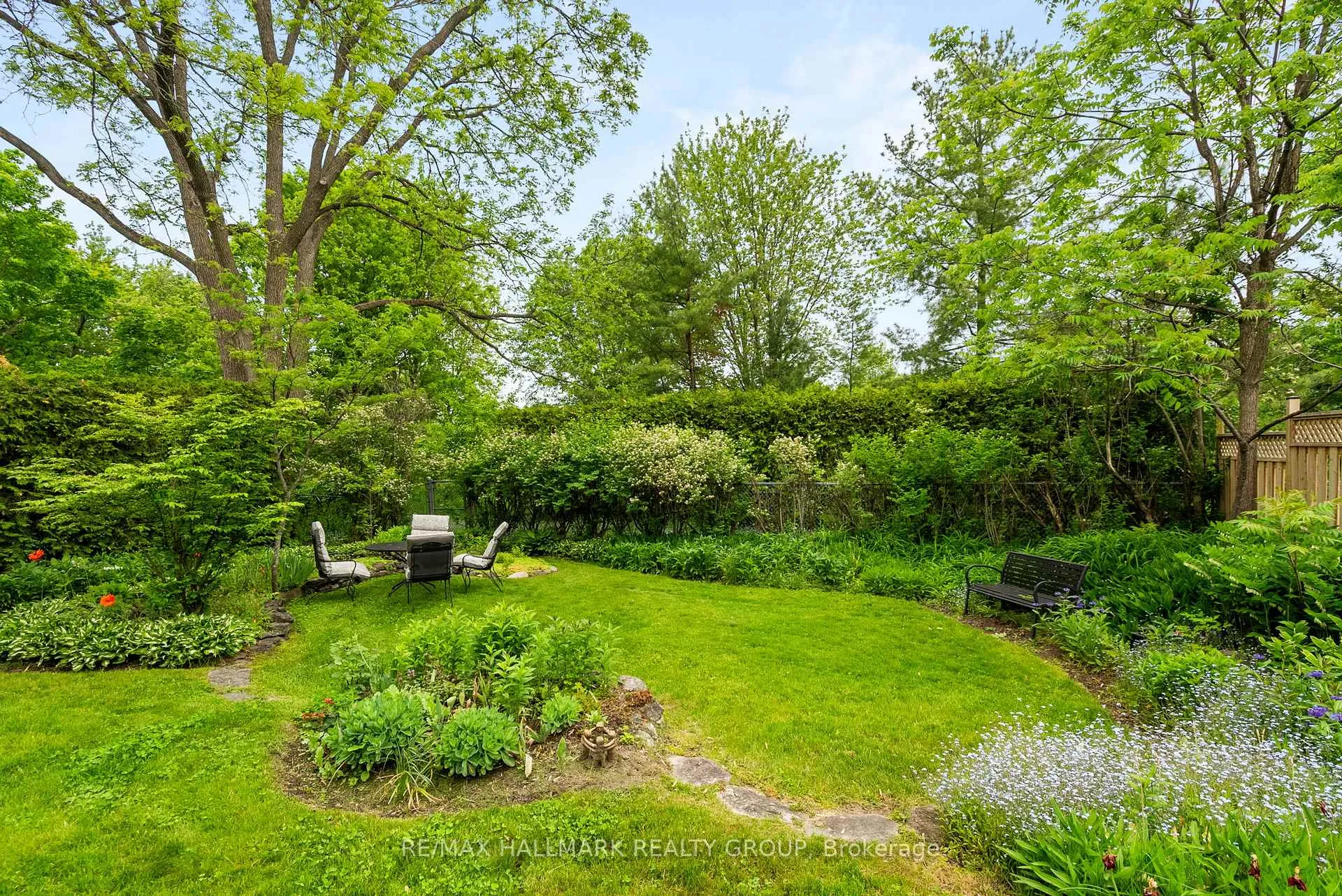 Photo 26 of 2163 Fillmore Crescent, Ottawa, Beacon Hill North — HOMEH