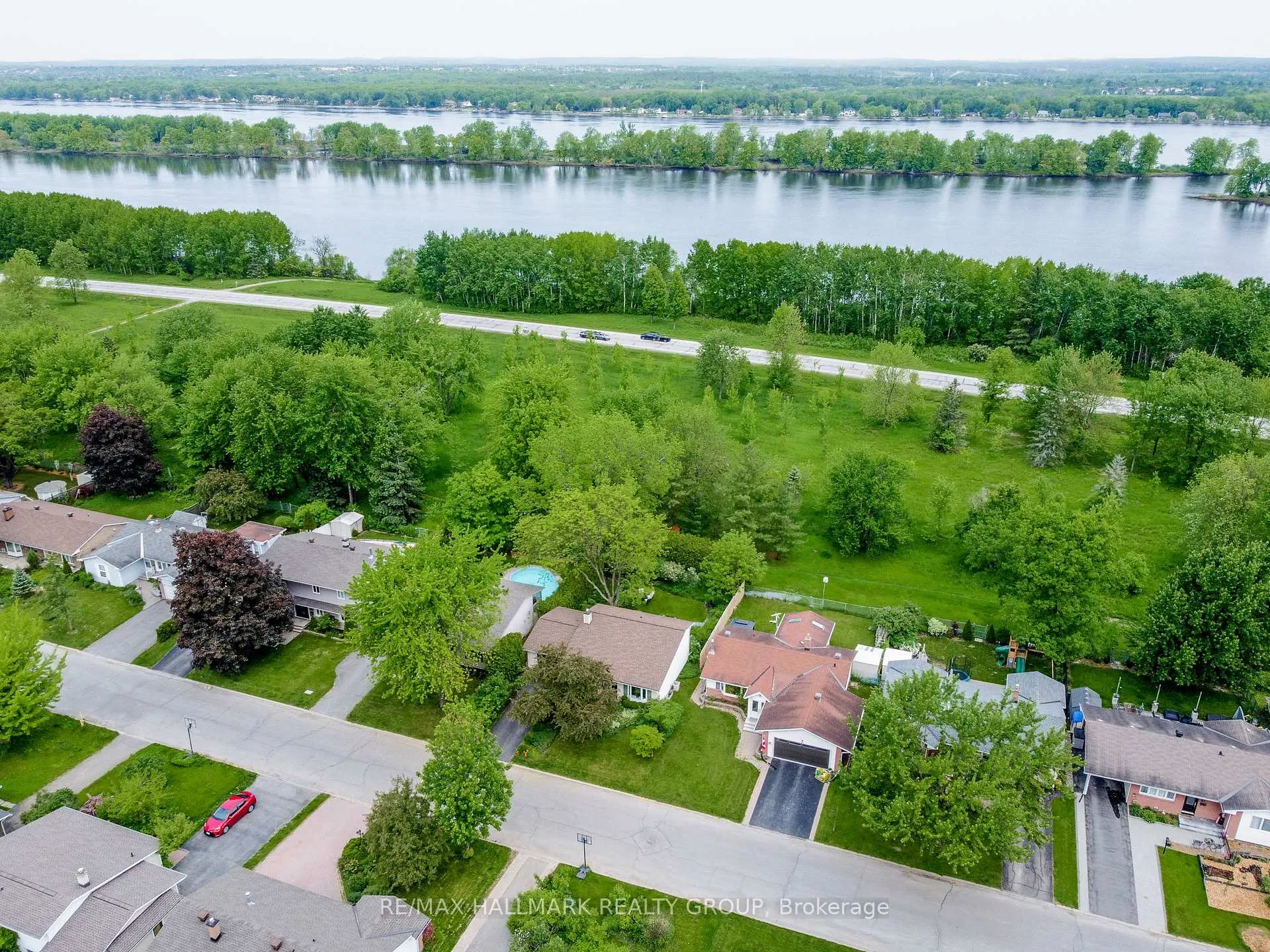 Photo 28 of 2163 Fillmore Crescent, Ottawa, Beacon Hill North — HOMEH