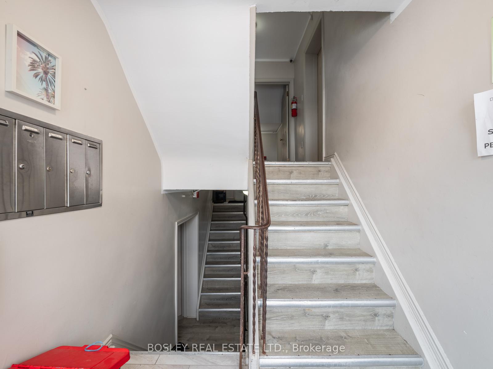 Photo 2 of Unit 6, 41 Marina Avenue, Etobicoke, Long Branch — HOMEH