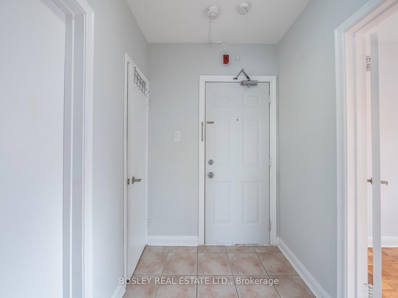 Photo 4 of Unit 6, 41 Marina Avenue, Etobicoke, Long Branch — HOMEH