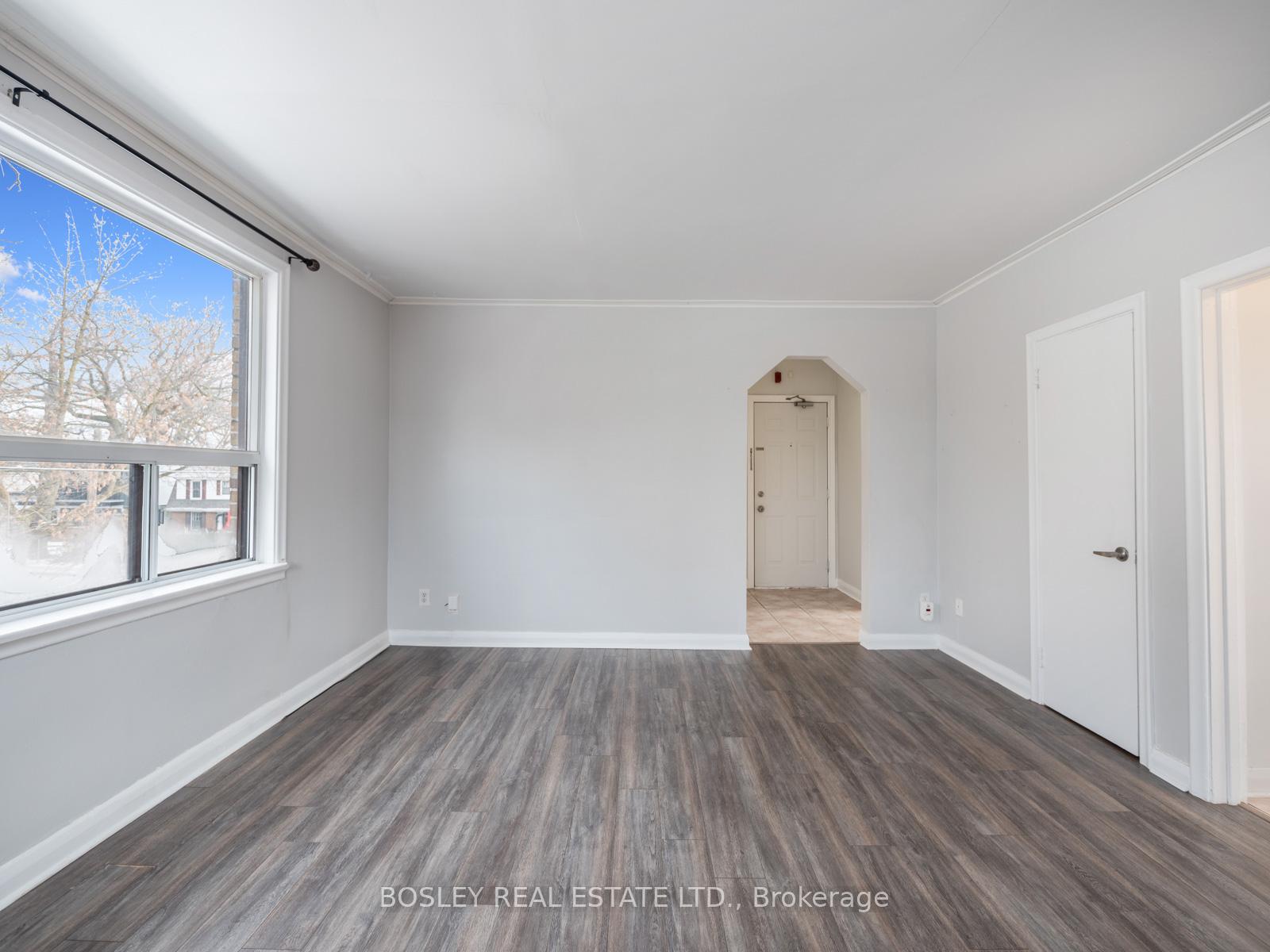 Photo 10 of Unit 6, 41 Marina Avenue, Etobicoke, Long Branch — HOMEH