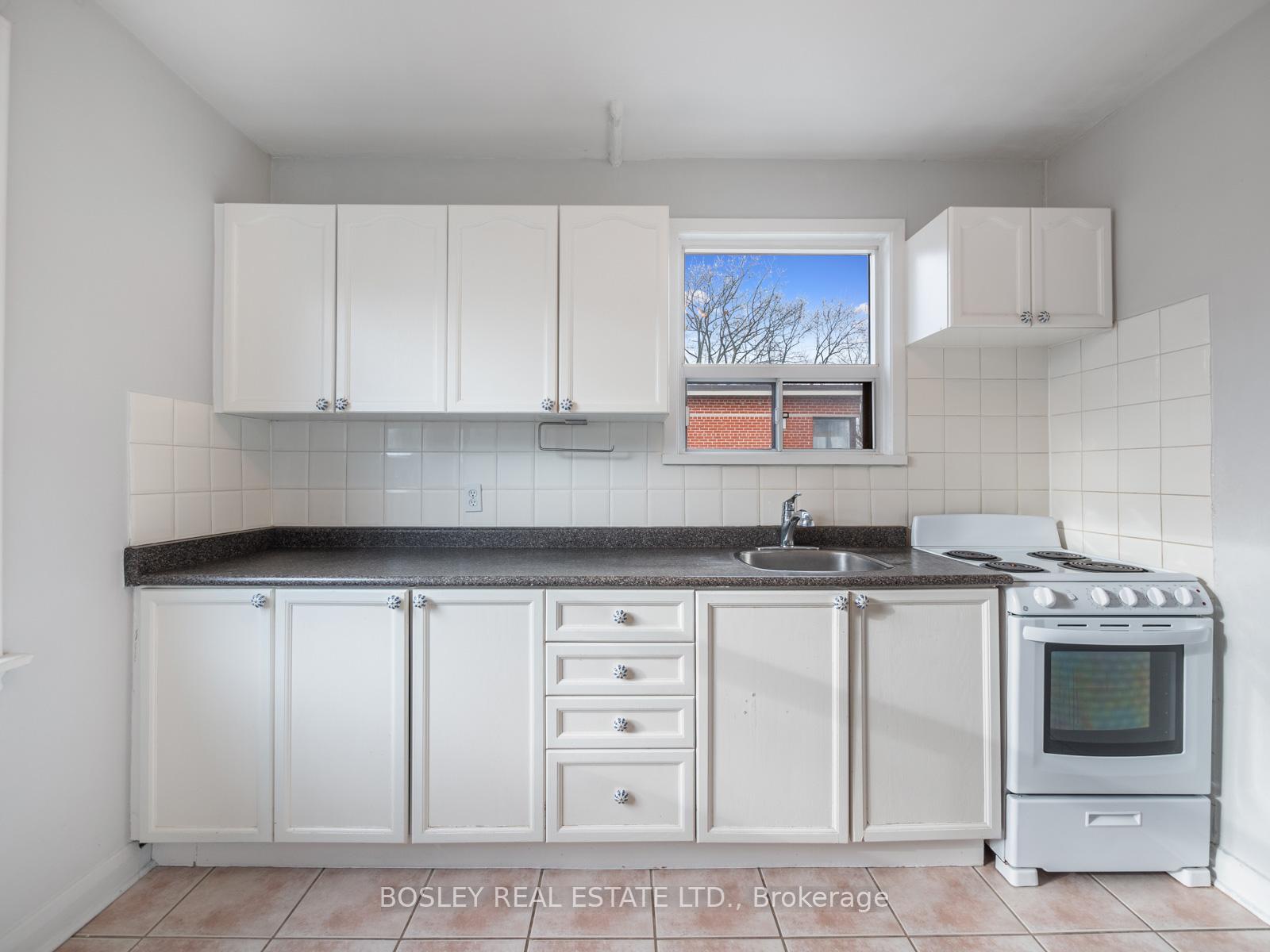 Photo 13 of Unit 6, 41 Marina Avenue, Etobicoke, Long Branch — HOMEH