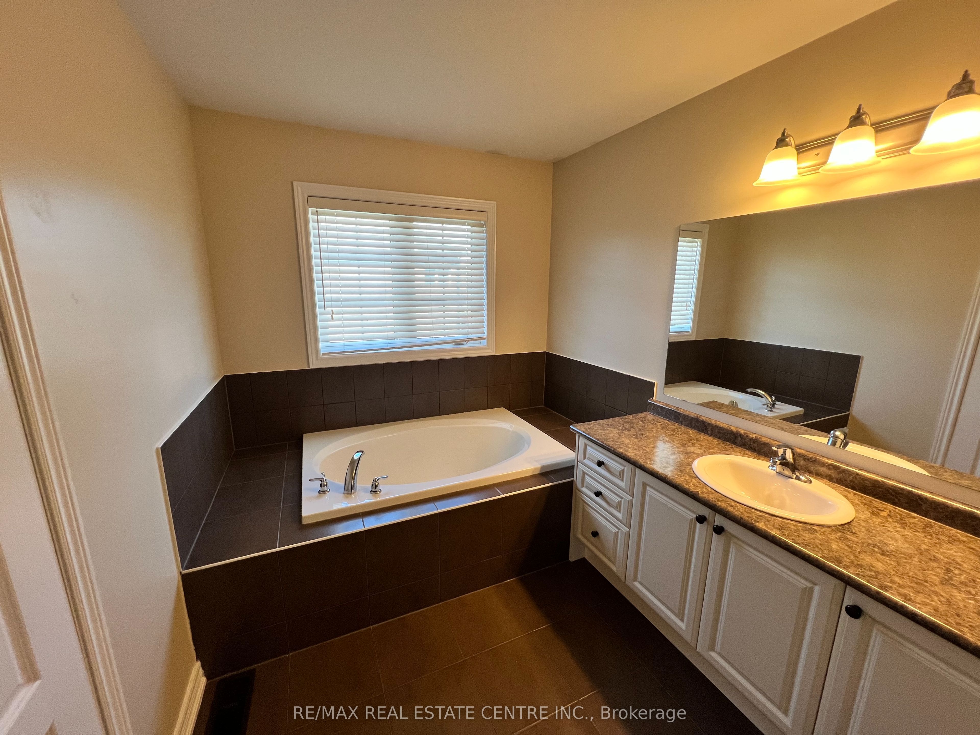 Photo 54 of 22 Twistleton Street, Caledon, Rural Caledon — HOMEH