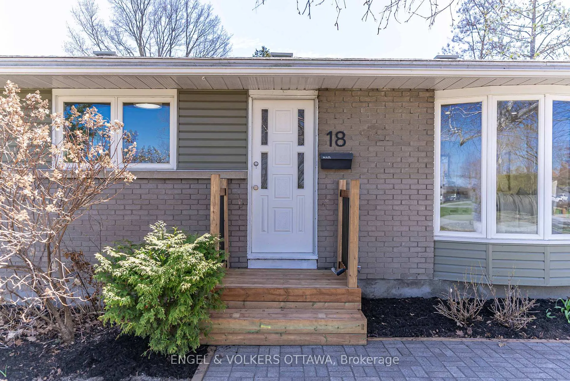 Photo 24 of 18 Dante Avenue, Ottawa, Lynwood Village — HOMEH