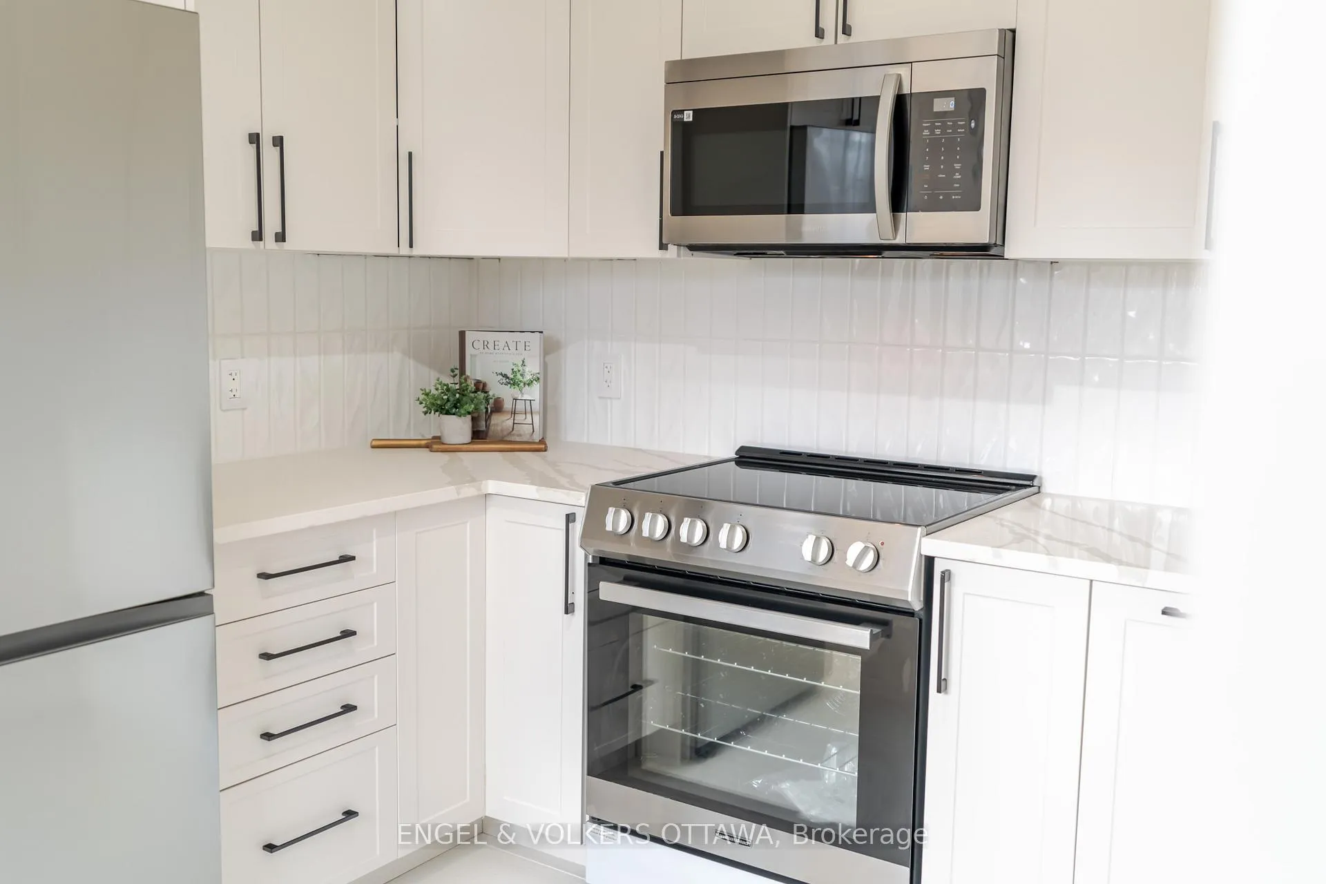 Photo 125 of 18 Dante Avenue, Ottawa, Lynwood Village — HOMEH