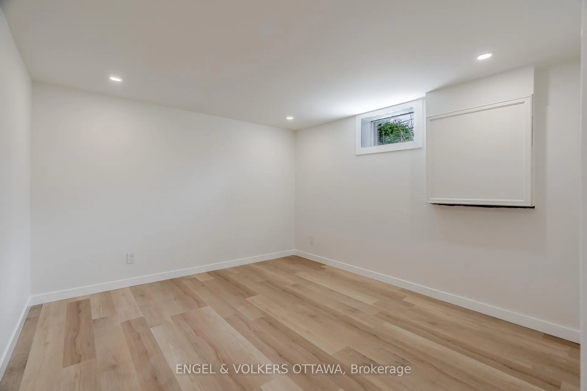 Photo 238 of 18 Dante Avenue, Ottawa, Lynwood Village — HOMEH