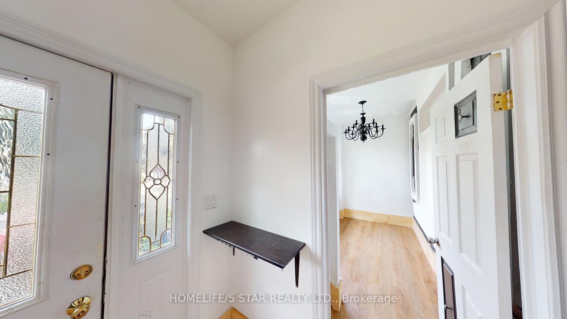 Photo 3 of Unit 1, 17 Rusholme Park Crescent, Toronto, Little Portugal — HOMEH