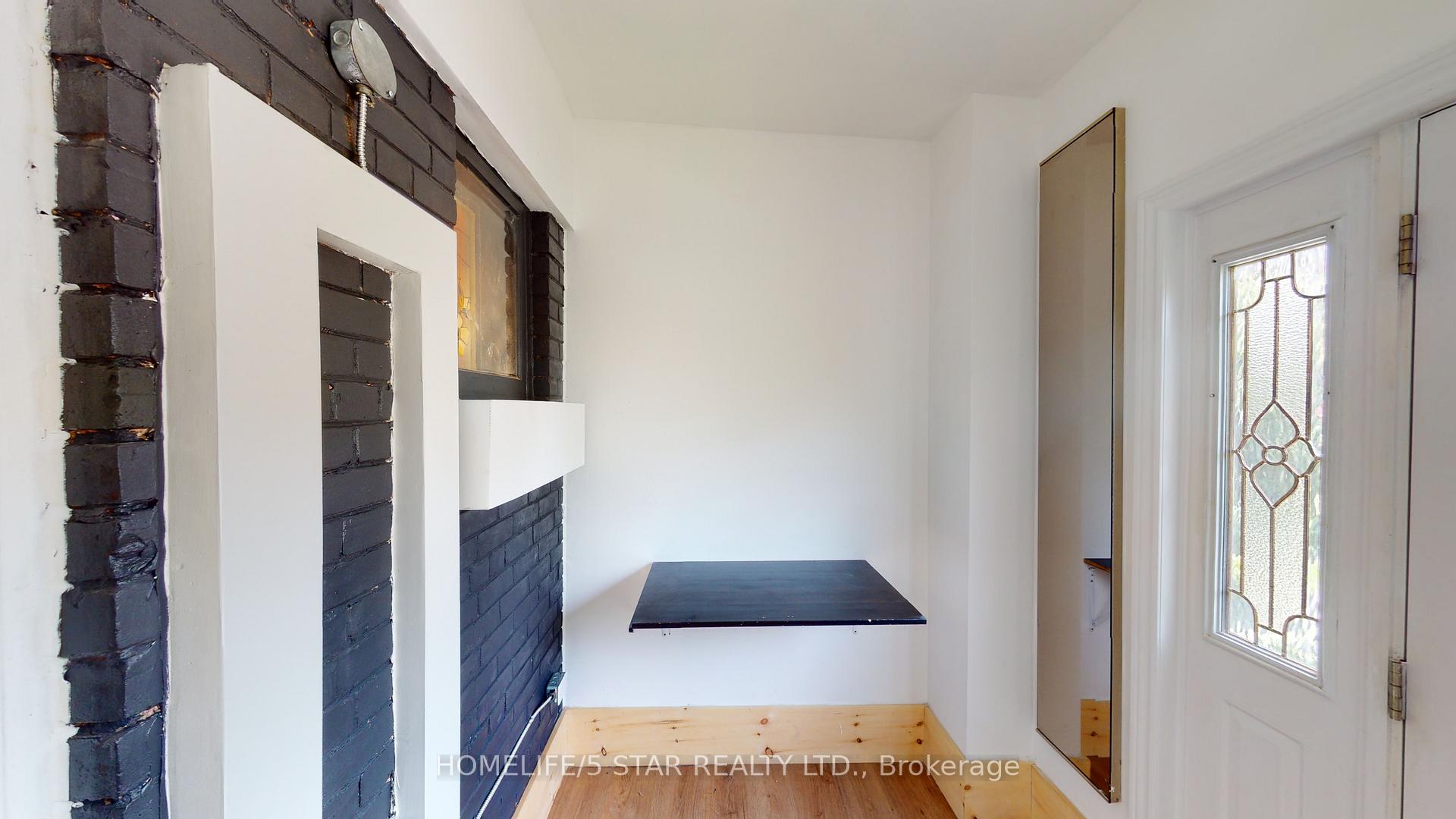 Photo 4 of Unit 1, 17 Rusholme Park Crescent, Toronto, Little Portugal — HOMEH