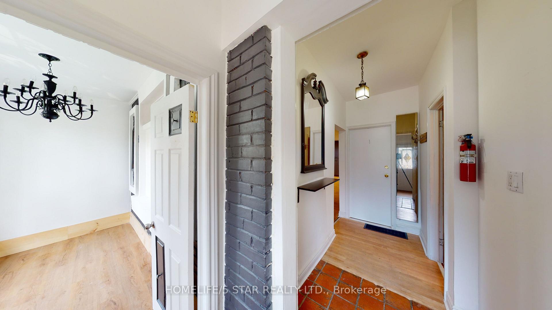 Photo 5 of Unit 1, 17 Rusholme Park Crescent, Toronto, Little Portugal — HOMEH