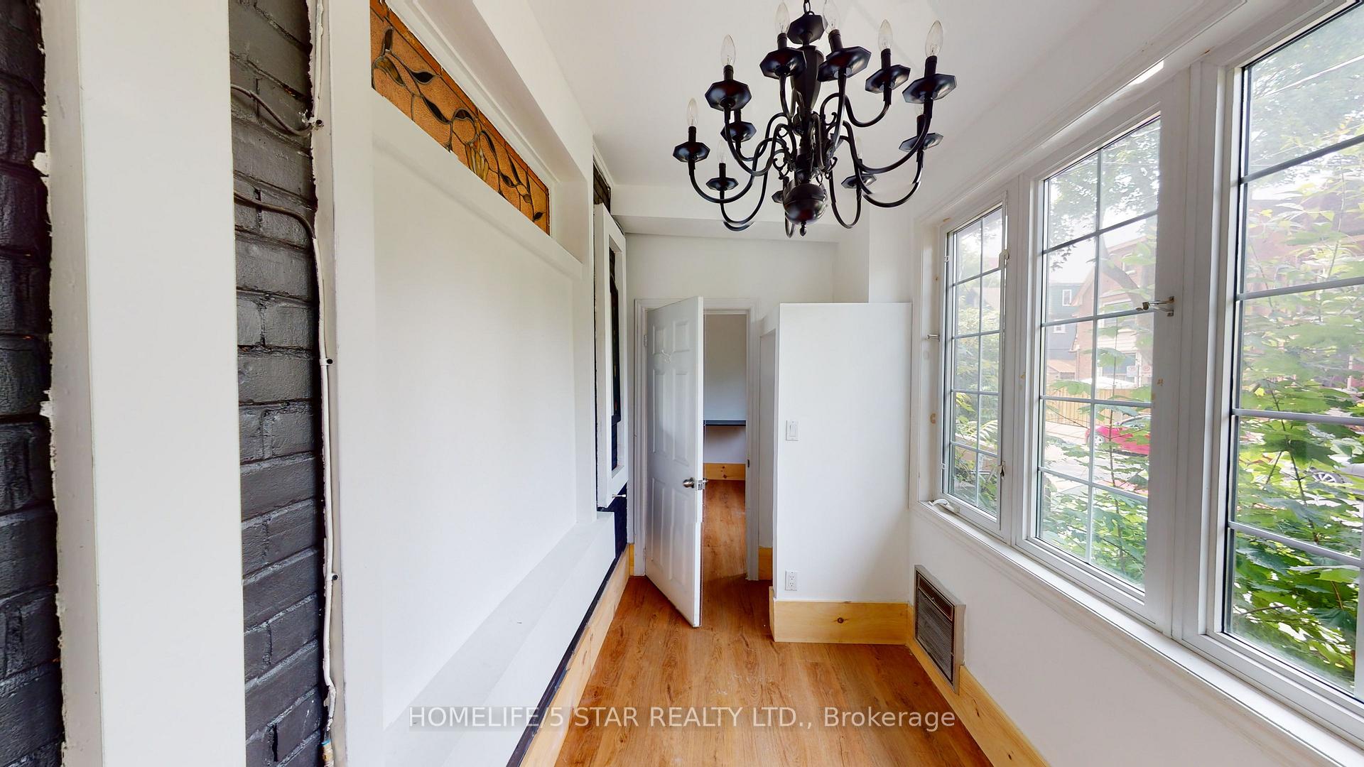 Photo 6 of Unit 1, 17 Rusholme Park Crescent, Toronto, Little Portugal — HOMEH