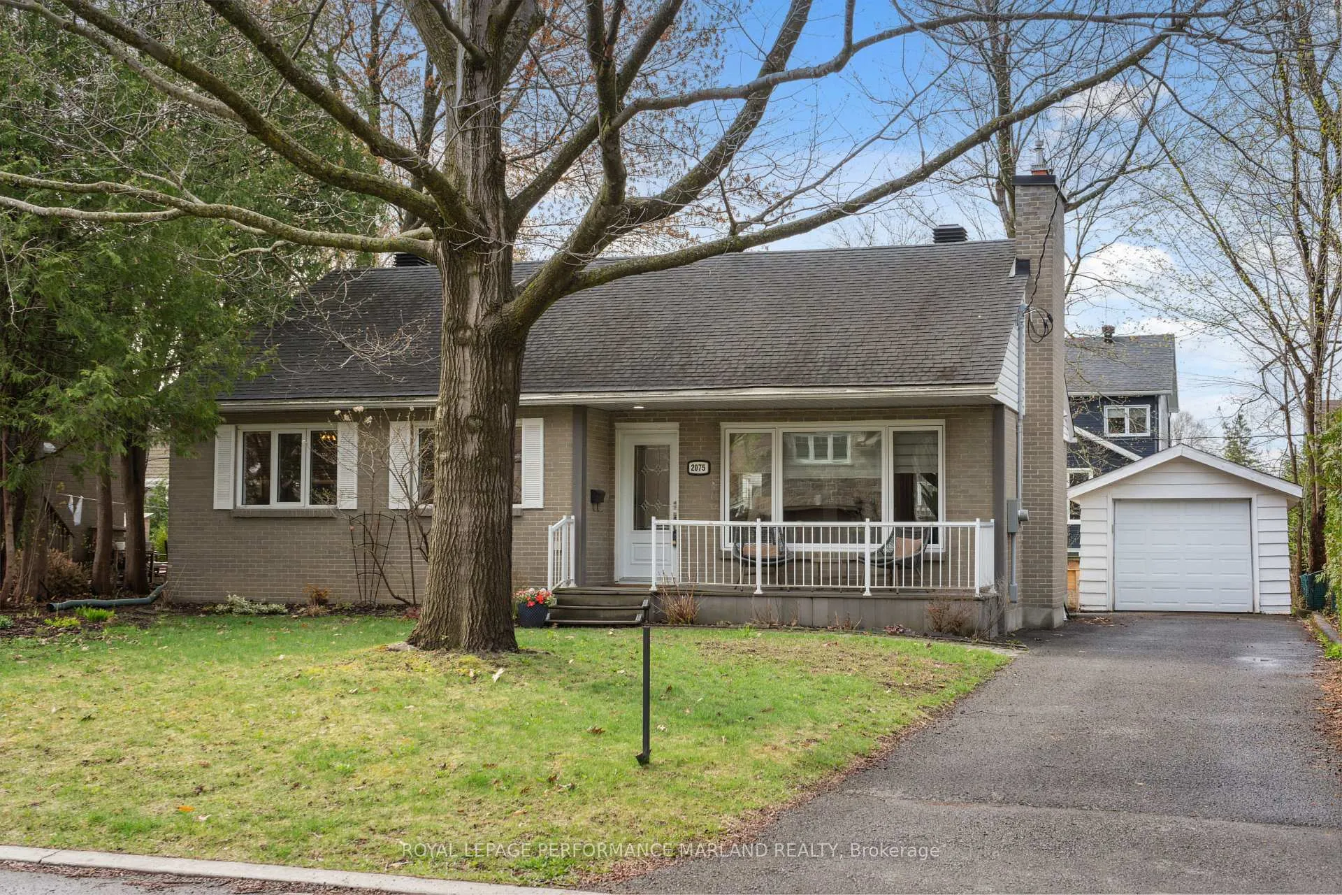 Photo 4 of 2075 Woodcrest Road, Ottawa, Alta Vista/Faircrest Heights — HOMEH