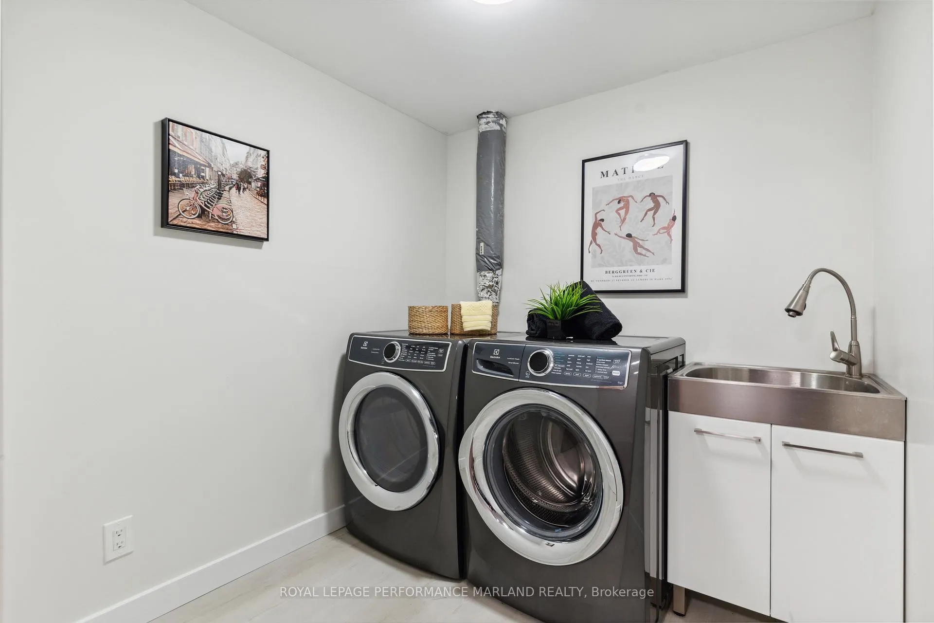 Photo 278 of 2075 Woodcrest Road, Ottawa, Alta Vista/Faircrest Heights — HOMEH