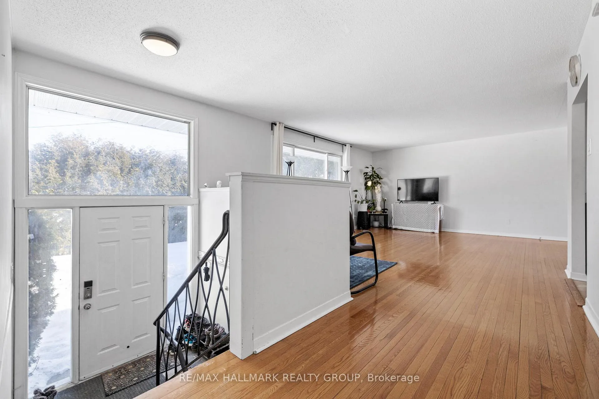 Photo 9 of 2988 Mccarthy Road, Ottawa, Riverside Park South — HOMEH