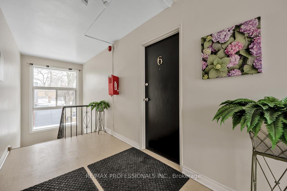 Photo 4 of Unit Unit 6, 32 Heman Street, Etobicoke, Mimico — HOMEH