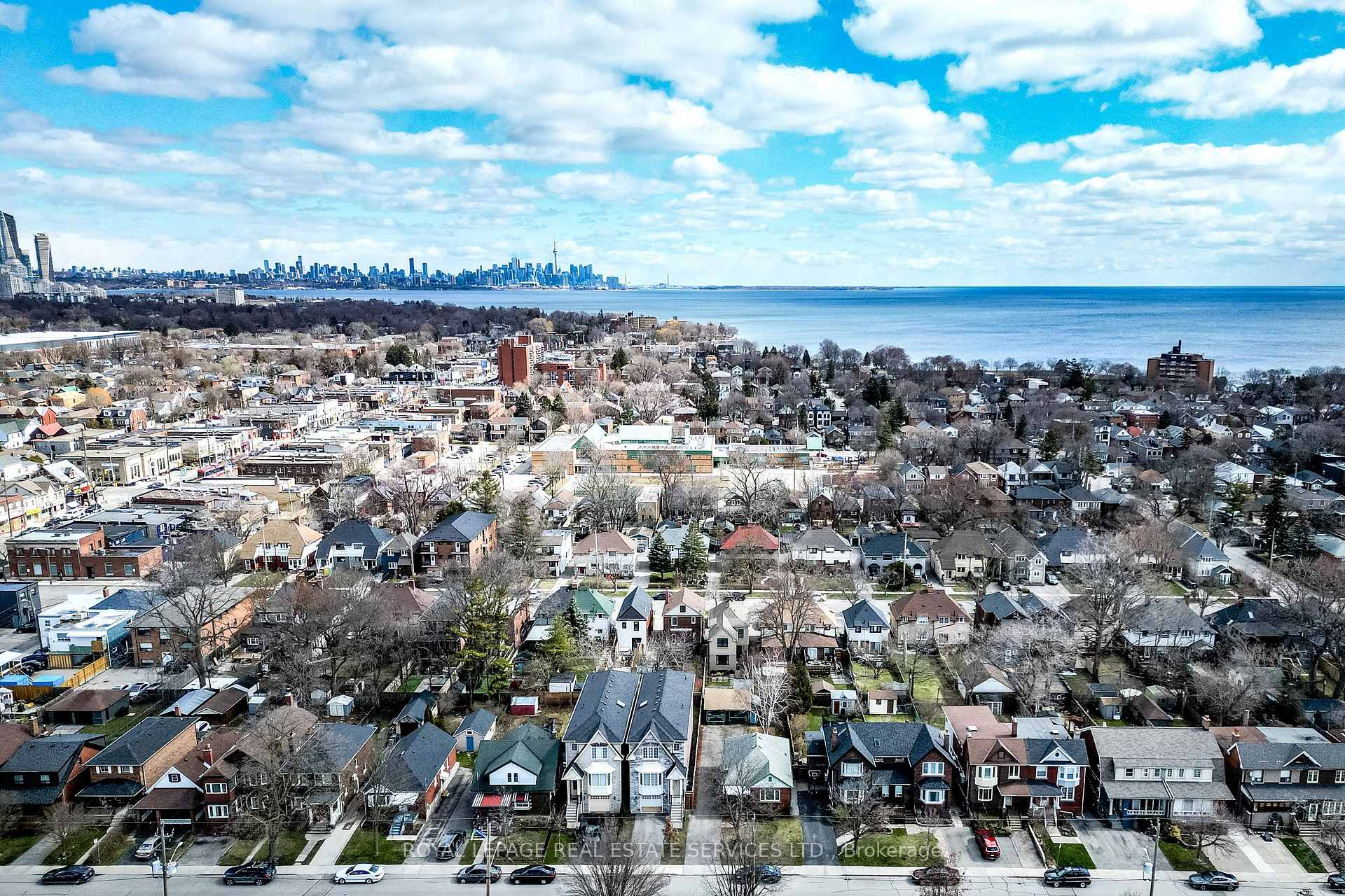Photo 3 of 32 Third Street, Etobicoke, New Toronto — HOMEH