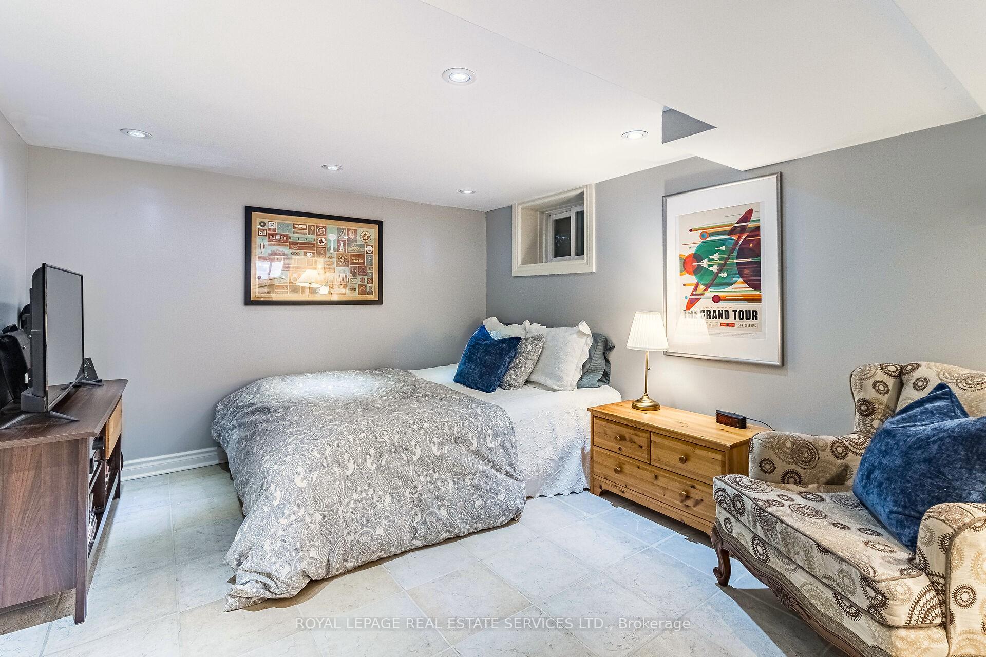 Photo 25 of 32 Third Street, Etobicoke, New Toronto — HOMEH