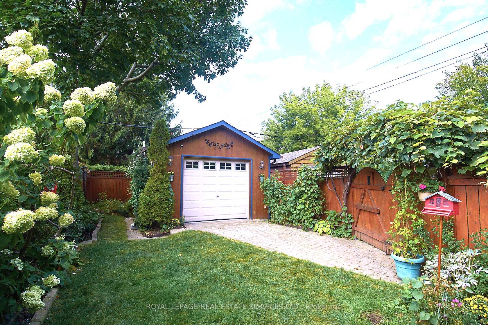 Photo 35 of 32 Third Street, Etobicoke, New Toronto — HOMEH
