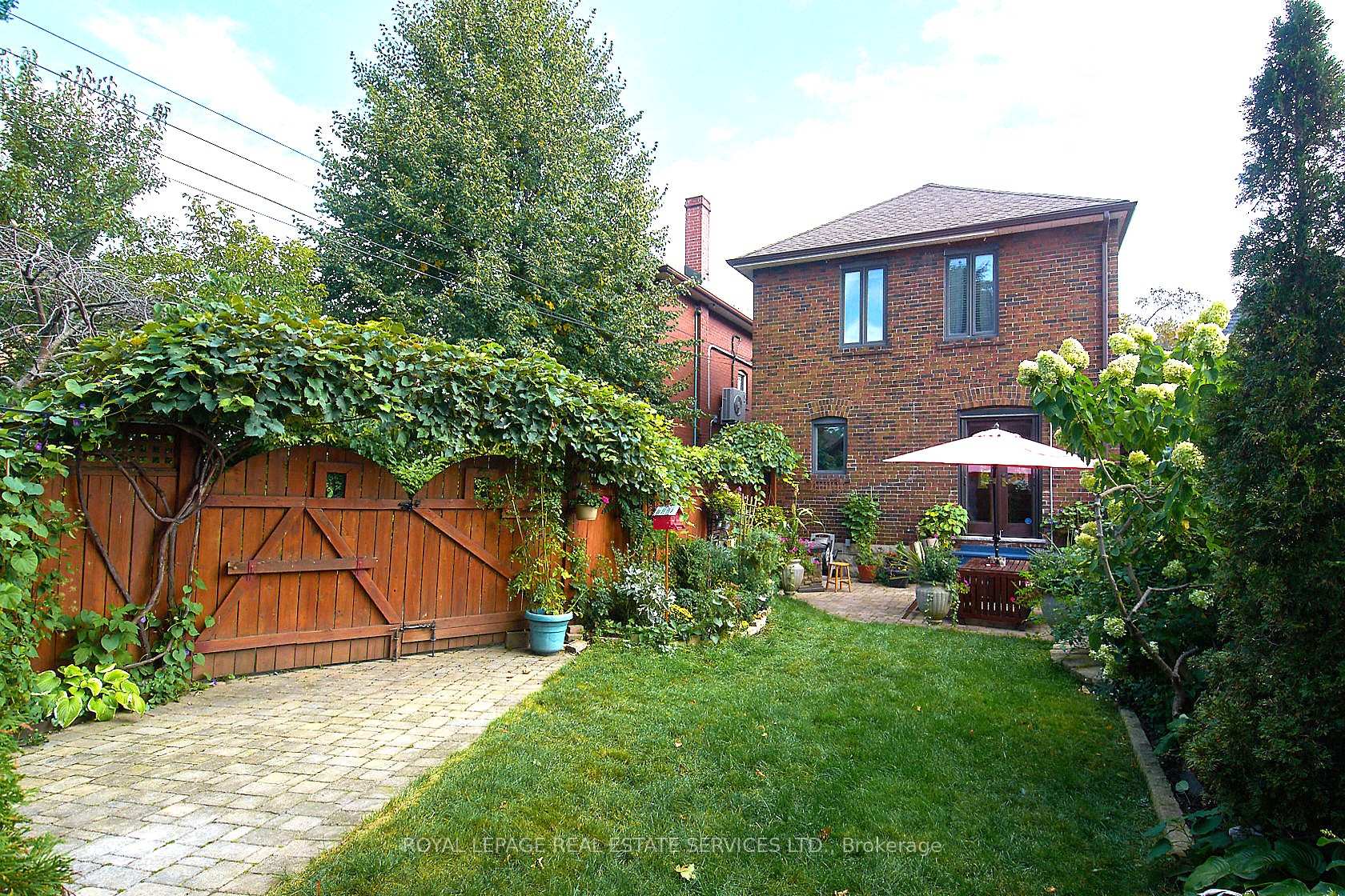 Photo 36 of 32 Third Street, Etobicoke, New Toronto — HOMEH
