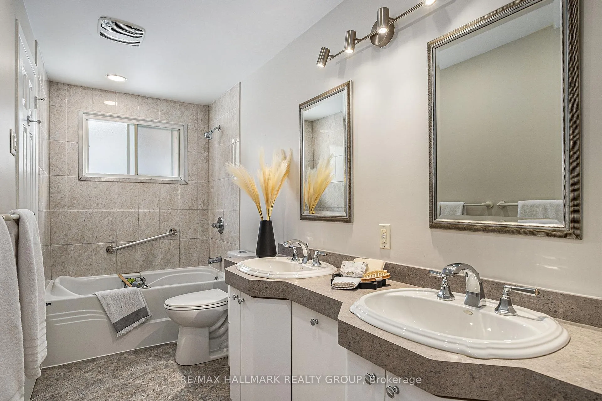 Photo 172 of 1 Silver Aspen Crescent, Ottawa, Blackburn Hamlet — HOMEH