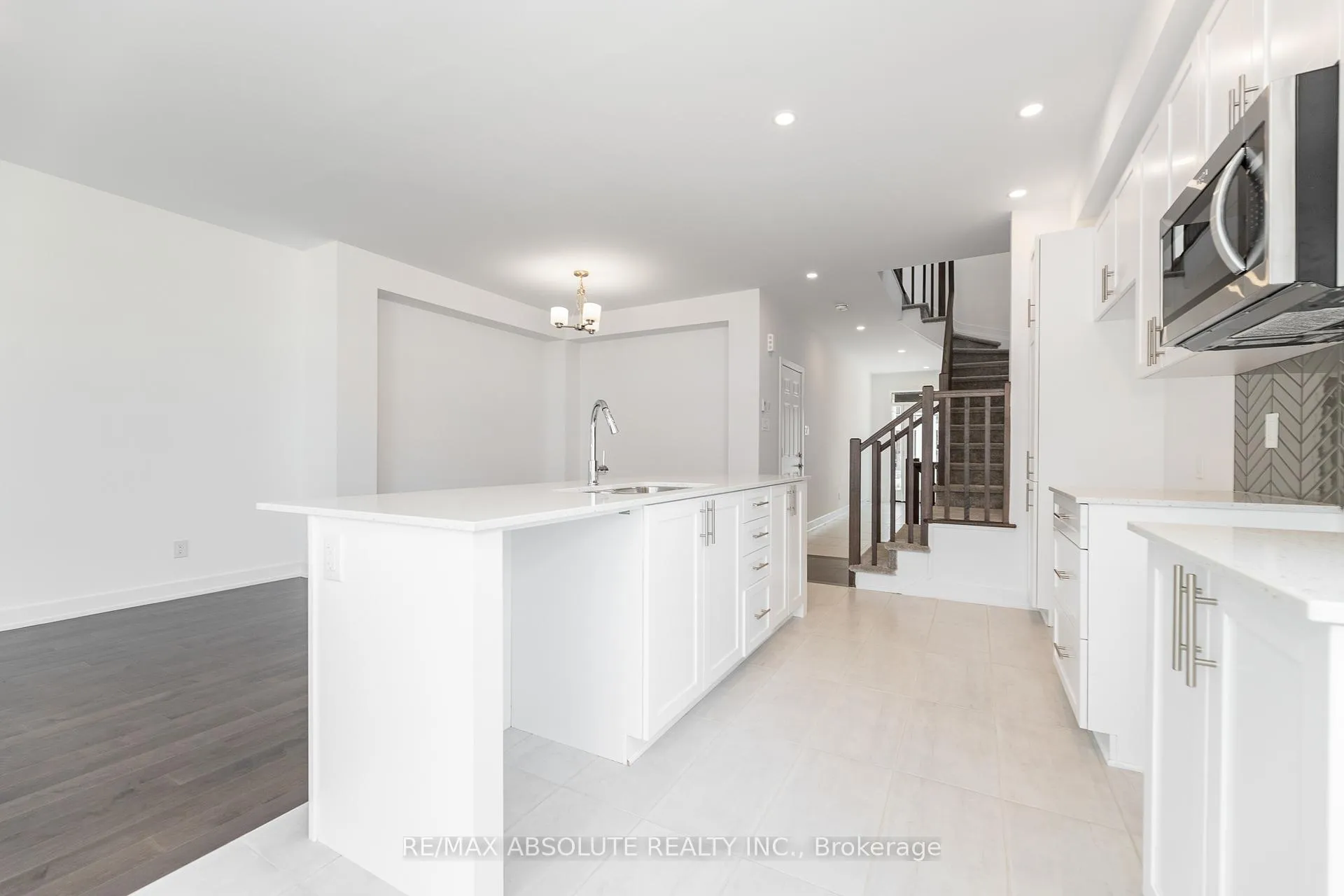 Photo 101 of 234 Zinnia Way, Ottawa, Riverside South/Gloucester Glen — HOMEH