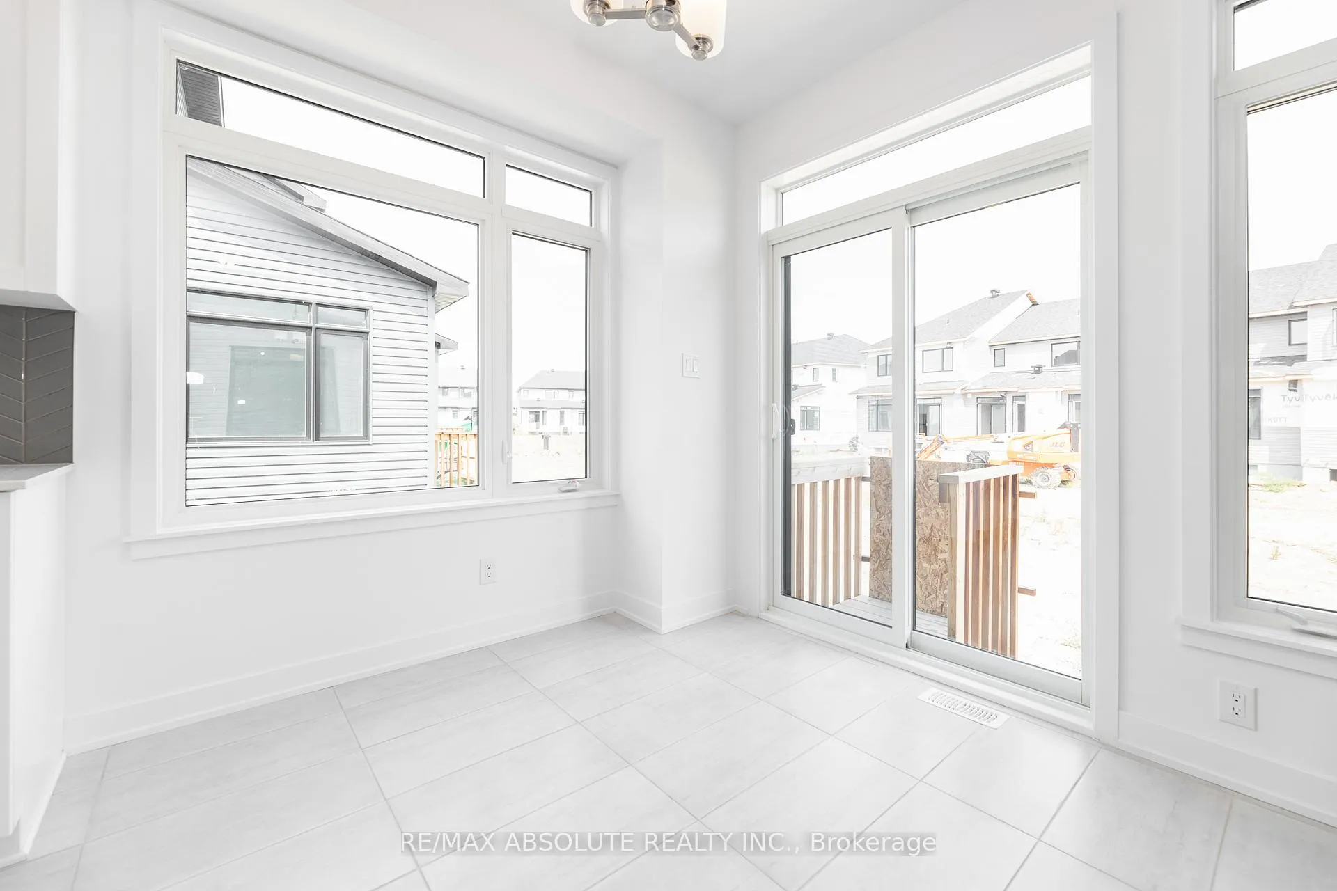 Photo 203 of 234 Zinnia Way, Ottawa, Riverside South/Gloucester Glen — HOMEH