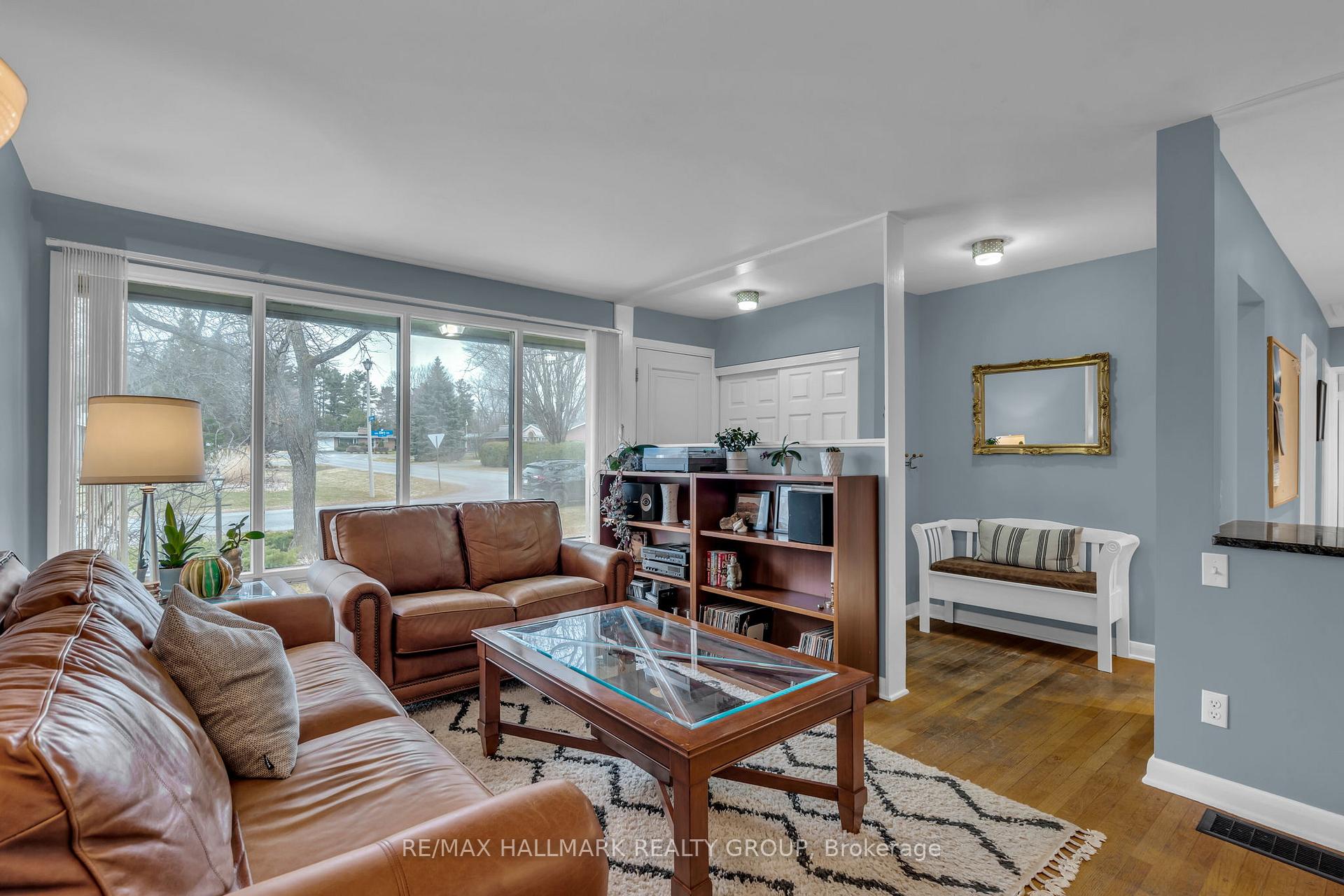 Photo 6 of 25 Ellery Crescent, Ottawa, Lynwood Village — HOMEH