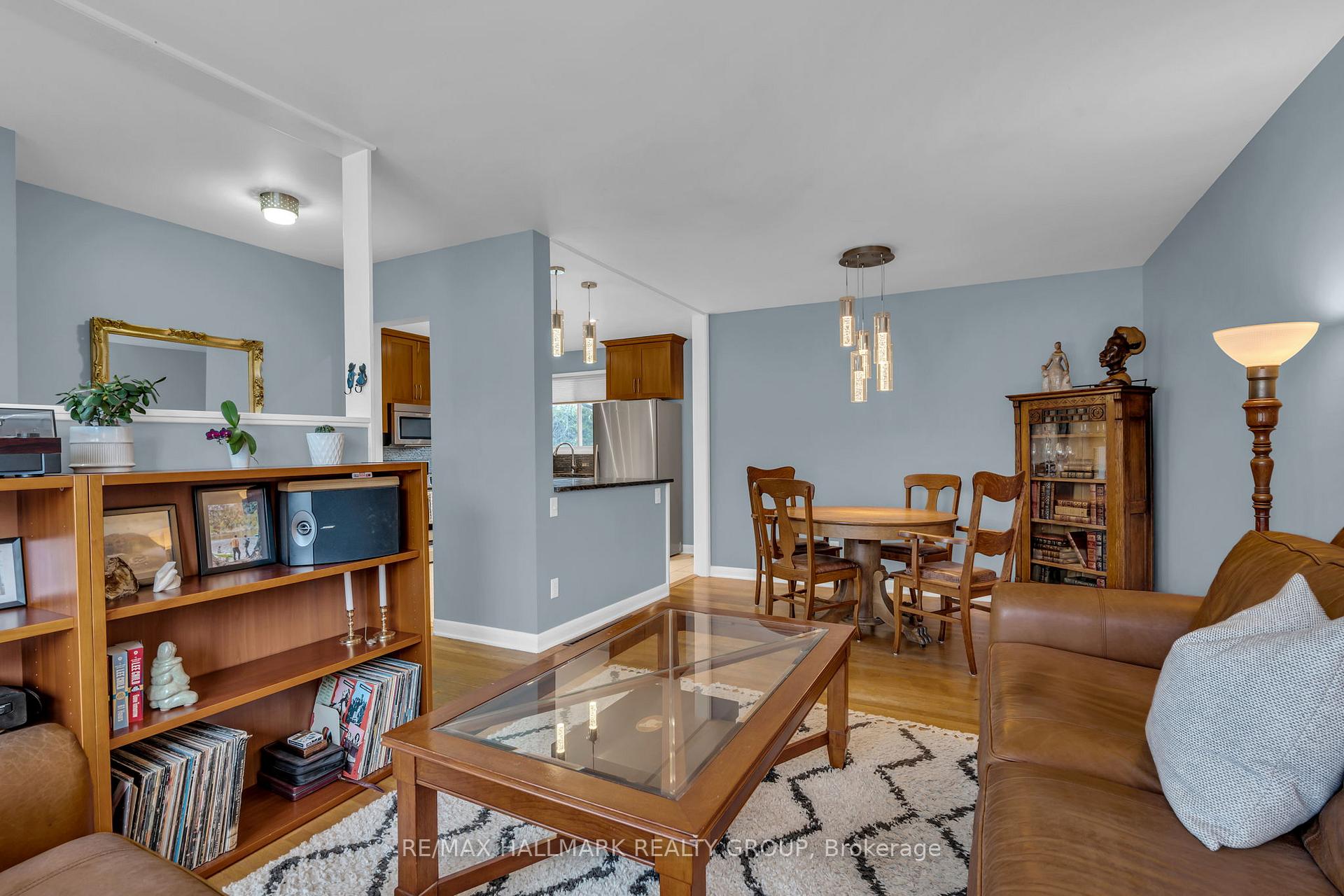 Photo 5 of 25 Ellery Crescent, Ottawa, Lynwood Village — HOMEH