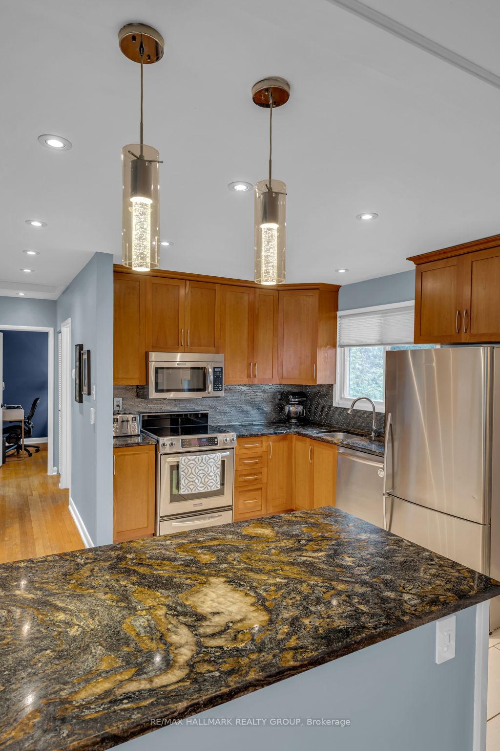 Photo 7 of 25 Ellery Crescent, Ottawa, Lynwood Village — HOMEH