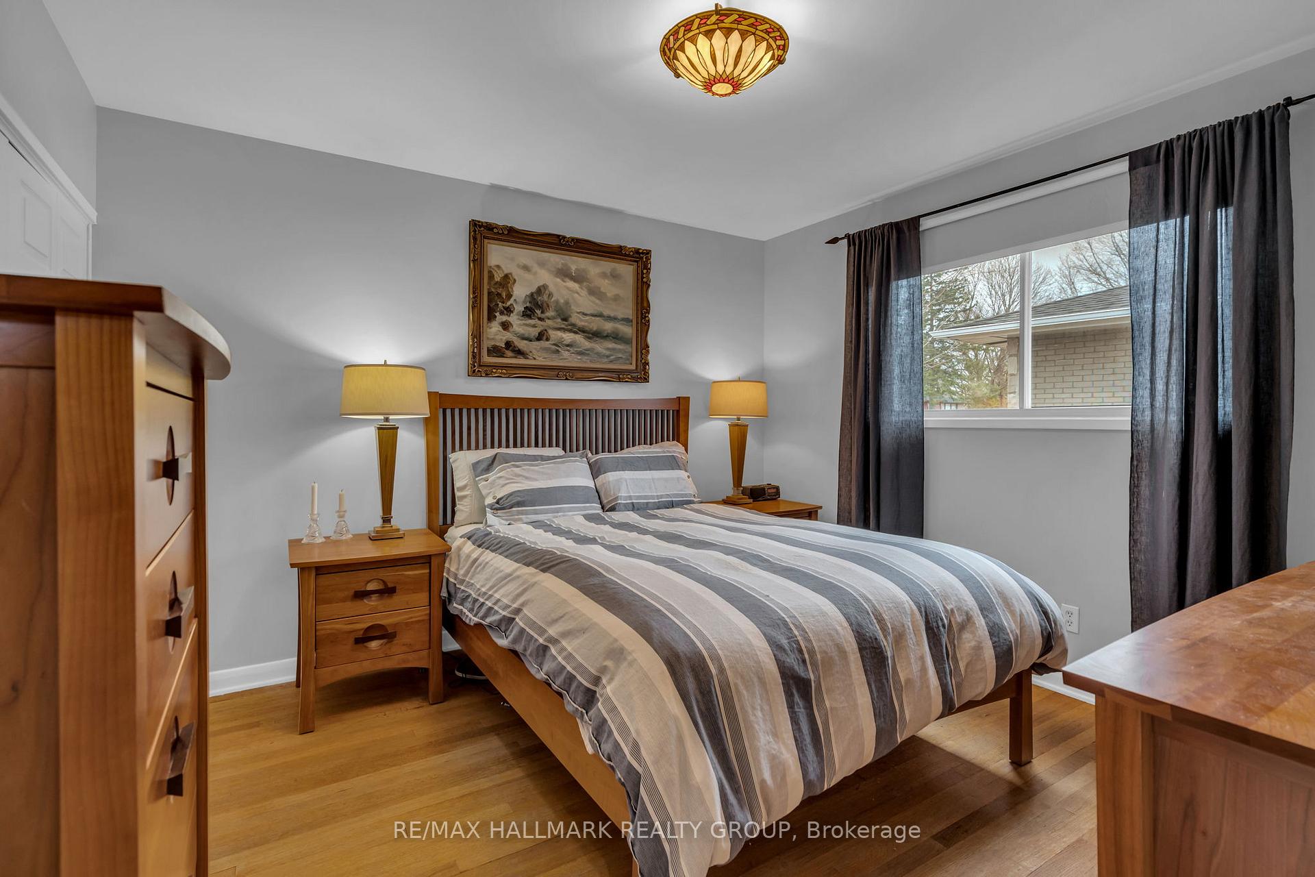 Photo 11 of 25 Ellery Crescent, Ottawa, Lynwood Village — HOMEH