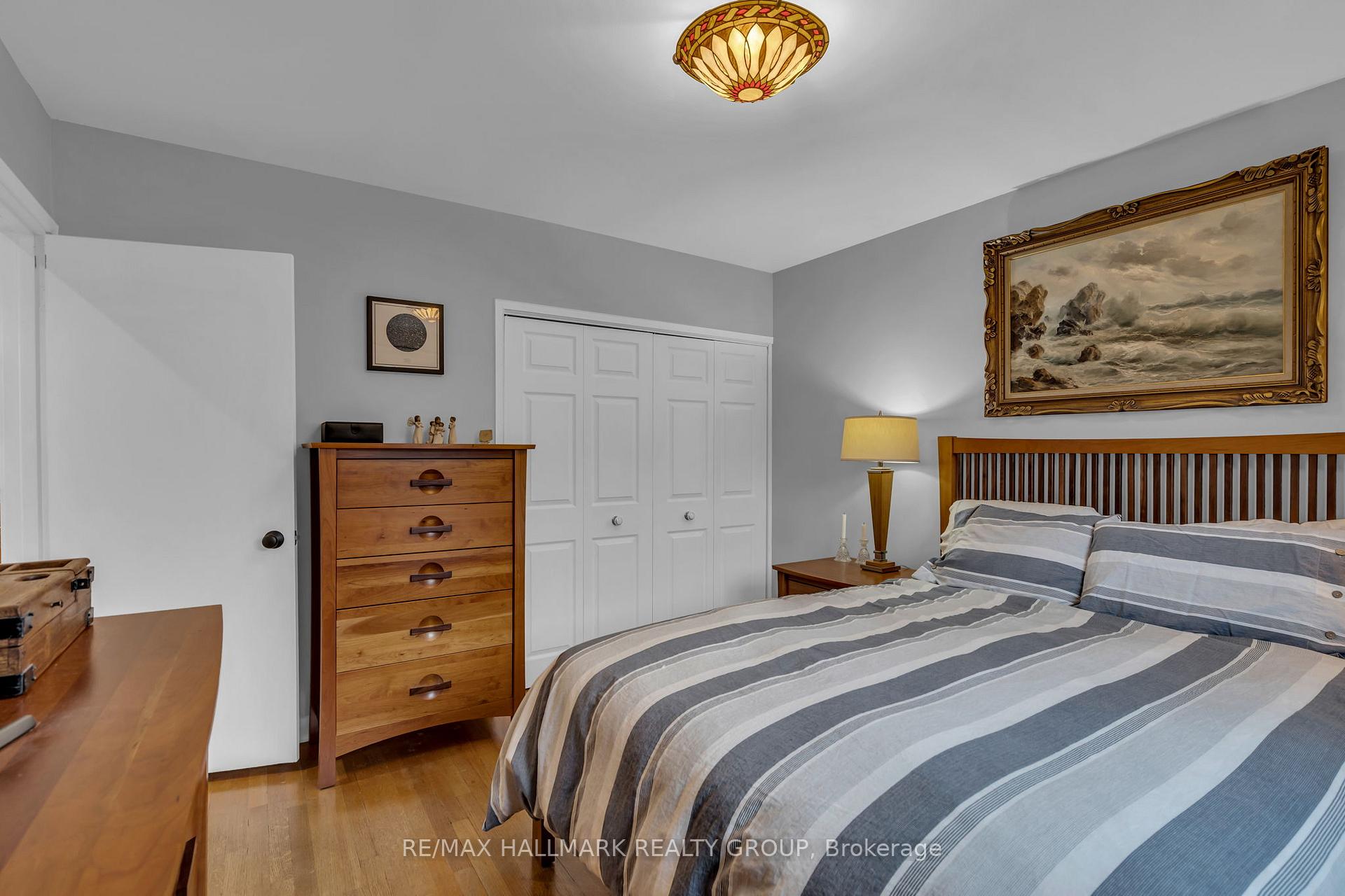 Photo 10 of 25 Ellery Crescent, Ottawa, Lynwood Village — HOMEH