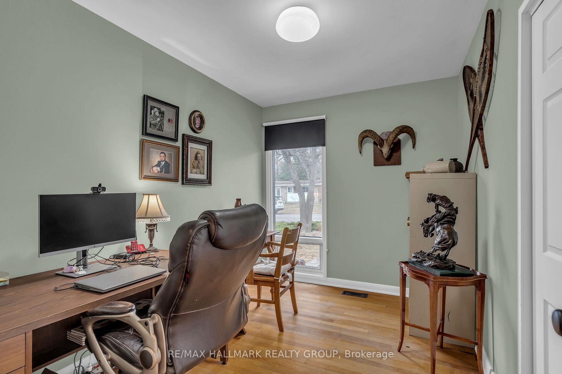 Photo 16 of 25 Ellery Crescent, Ottawa, Lynwood Village — HOMEH