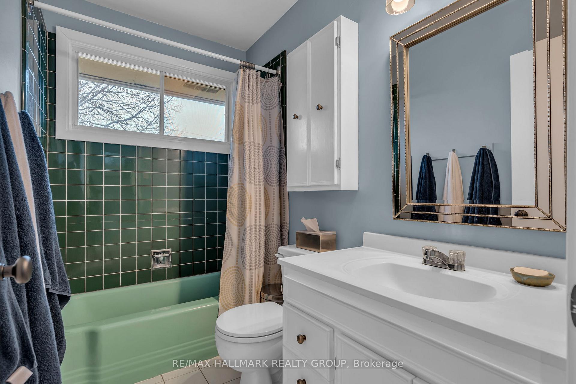 Photo 17 of 25 Ellery Crescent, Ottawa, Lynwood Village — HOMEH