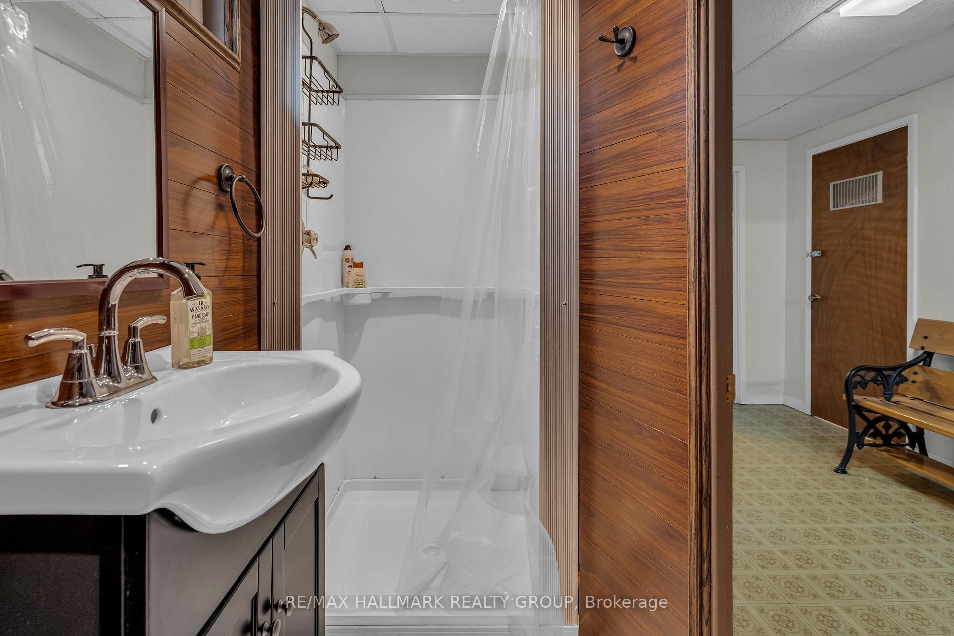 Photo 23 of 25 Ellery Crescent, Ottawa, Lynwood Village — HOMEH
