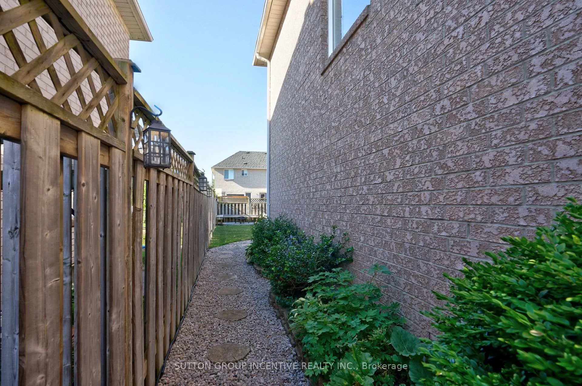 Photo 14 of 56 Weymouth Road, Barrie, Georgian Drive — HOMEH