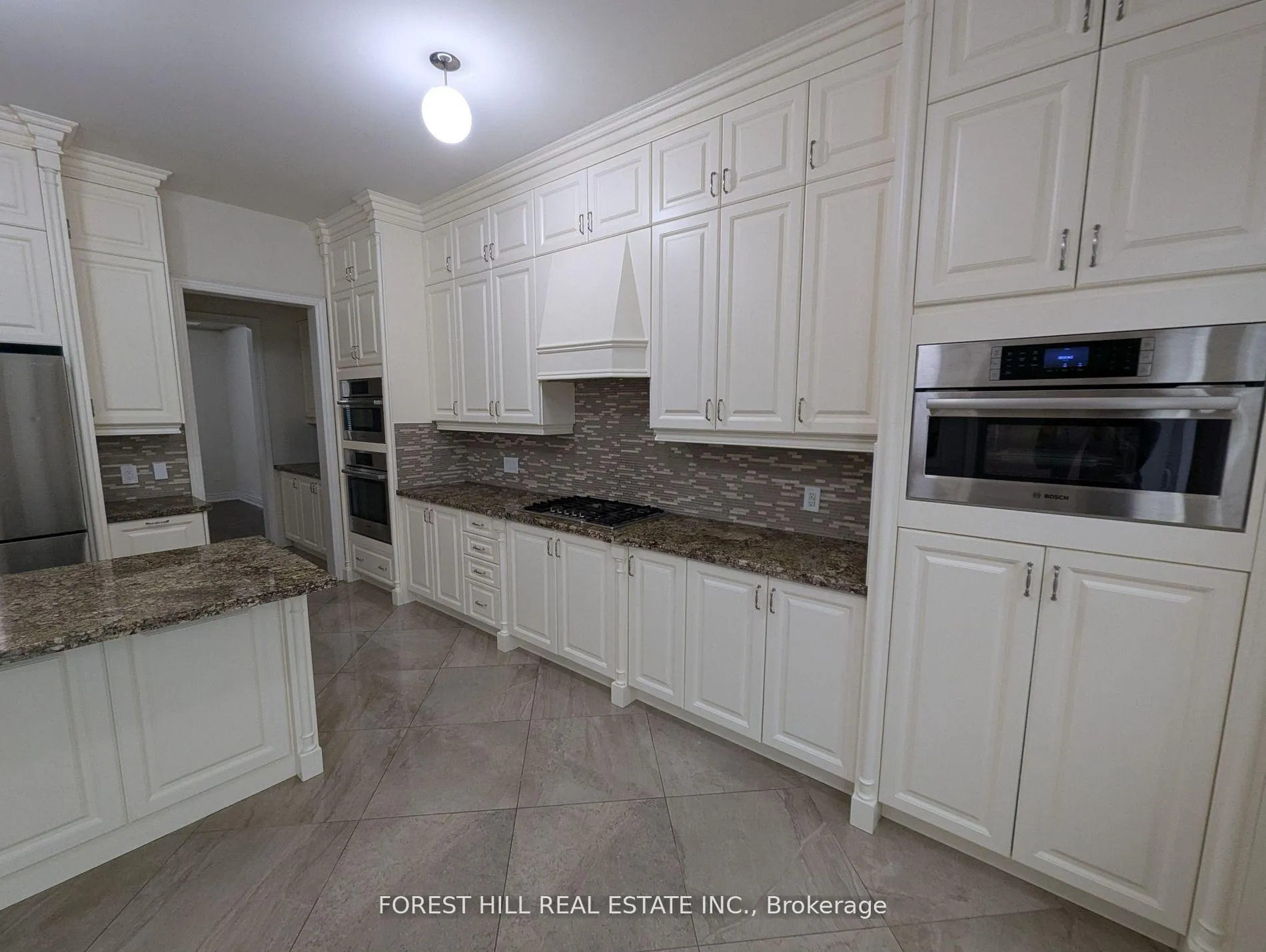 Photo 8 of 11 Joseph Hartman Crescent, Aurora, Bayview Northeast — HOMEH