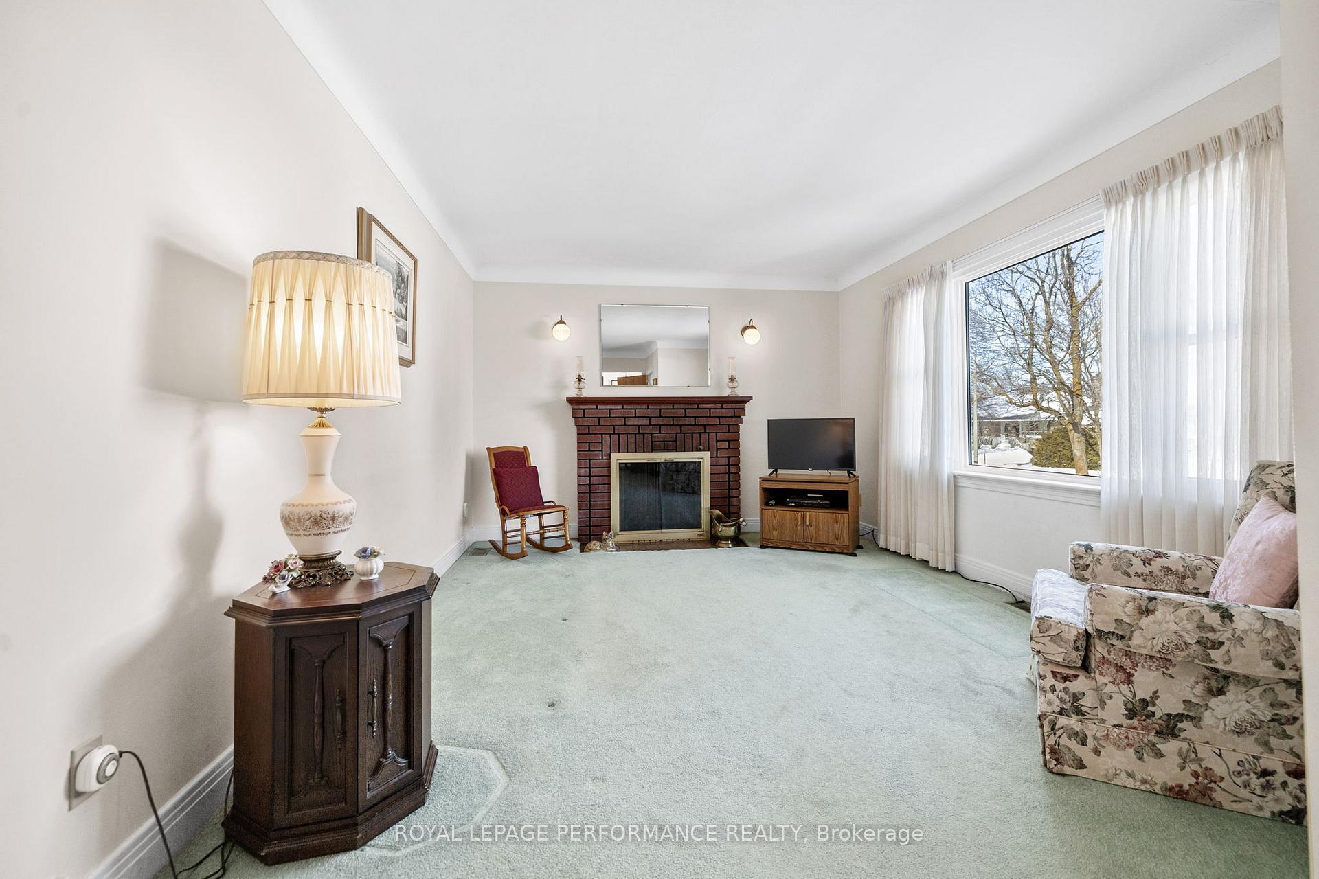 Photo 3 of 1084 Richard Avenue, Ottawa, Billings Bridge — HOMEH