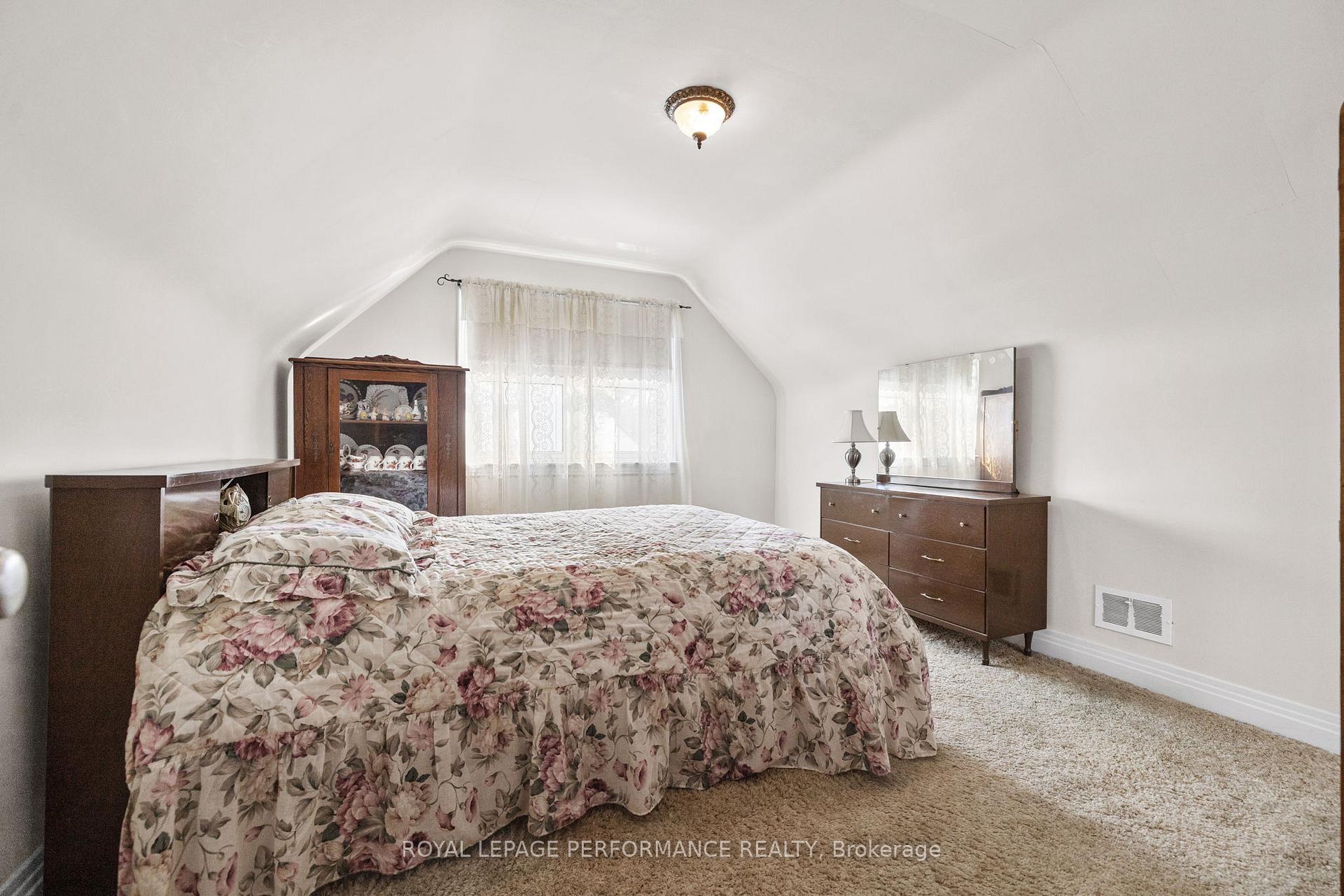 Photo 17 of 1084 Richard Avenue, Ottawa, Billings Bridge — HOMEH