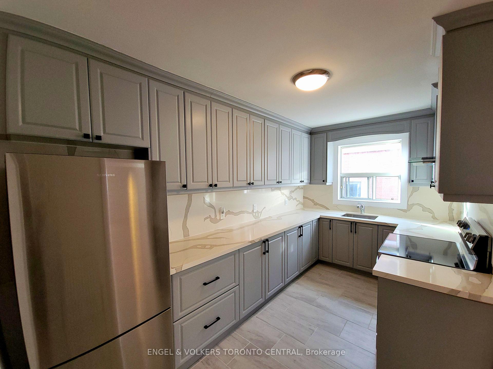 Photo 2 of Unit 3, 20 Norris Crescent, Etobicoke, Mimico — HOMEH
