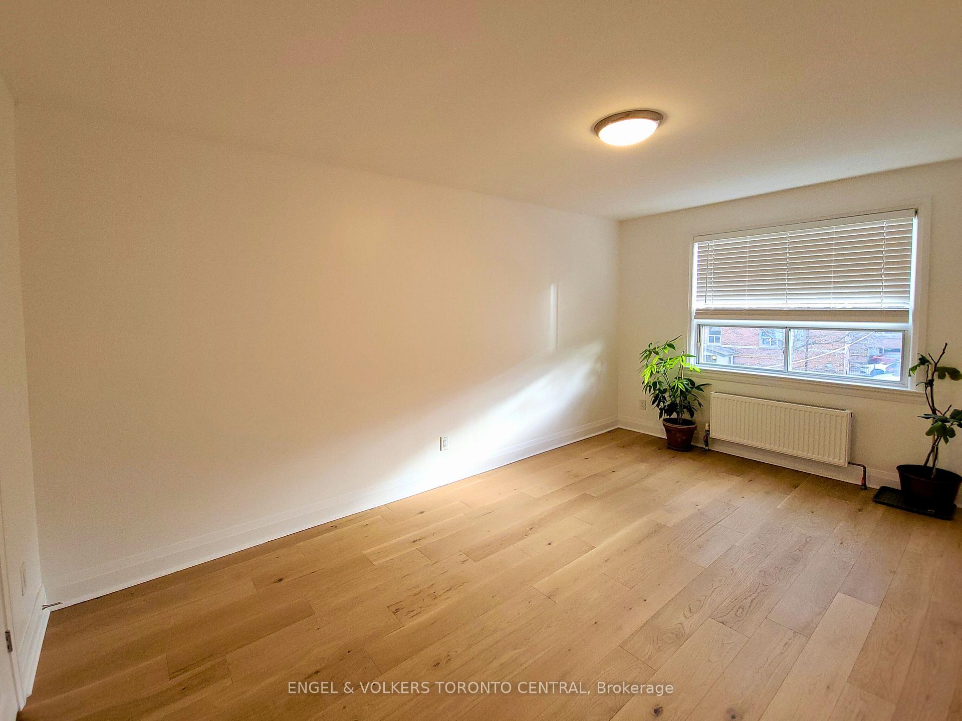 Photo 4 of Unit 3, 20 Norris Crescent, Etobicoke, Mimico — HOMEH