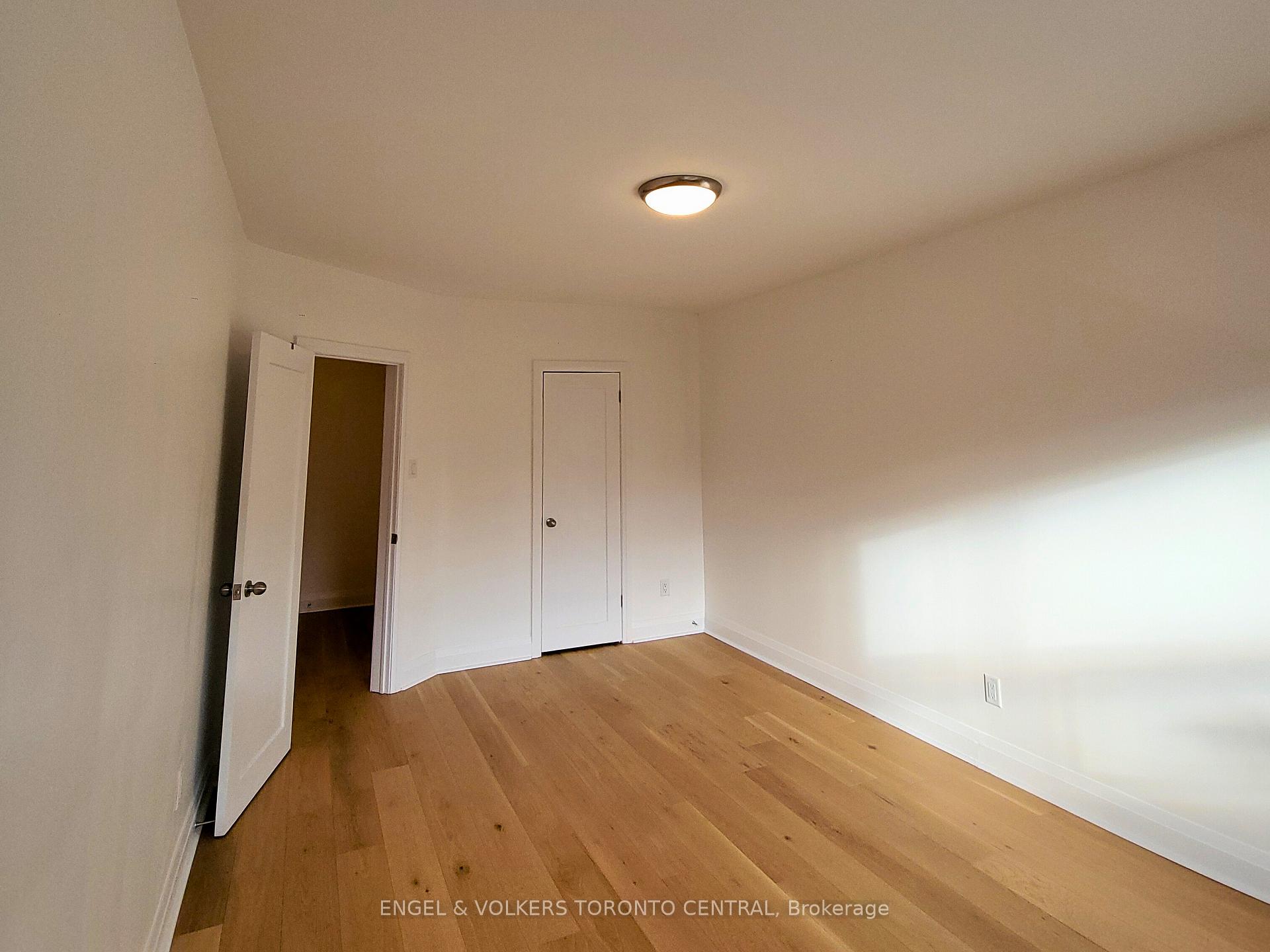 Photo 5 of Unit 3, 20 Norris Crescent, Etobicoke, Mimico — HOMEH