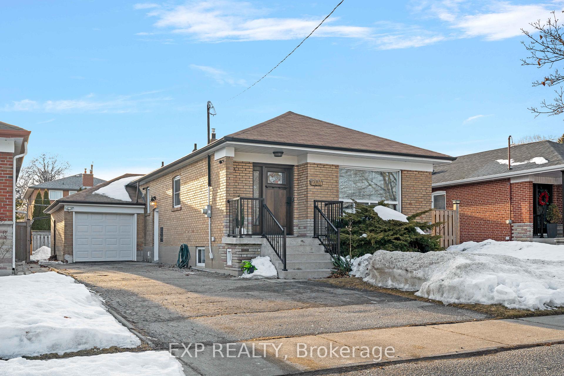 Photo 1 of 204 North Carson Street, Etobicoke, Alderwood — HOMEH