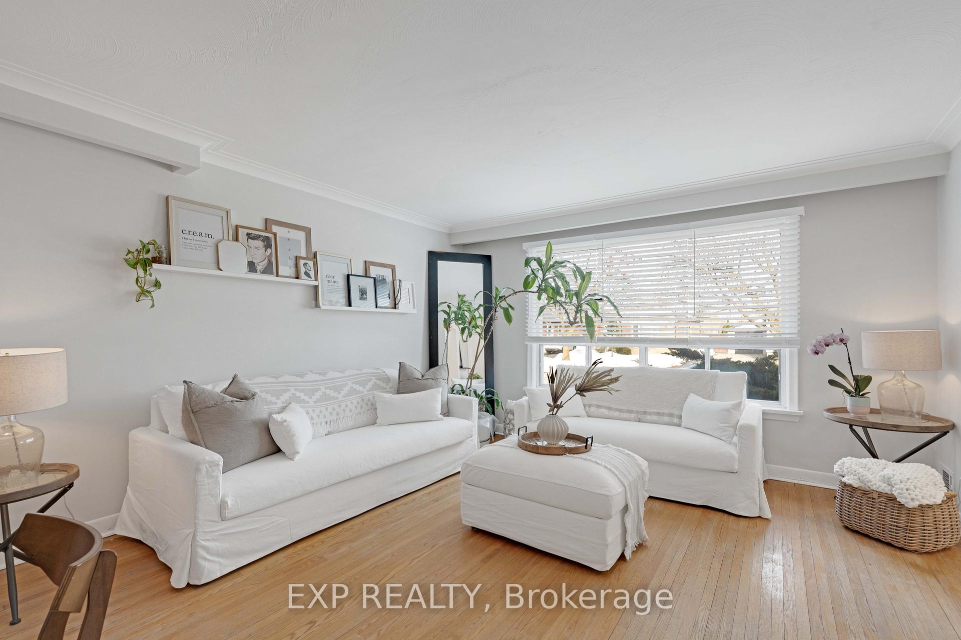 Photo 6 of 204 North Carson Street, Etobicoke, Alderwood — HOMEH