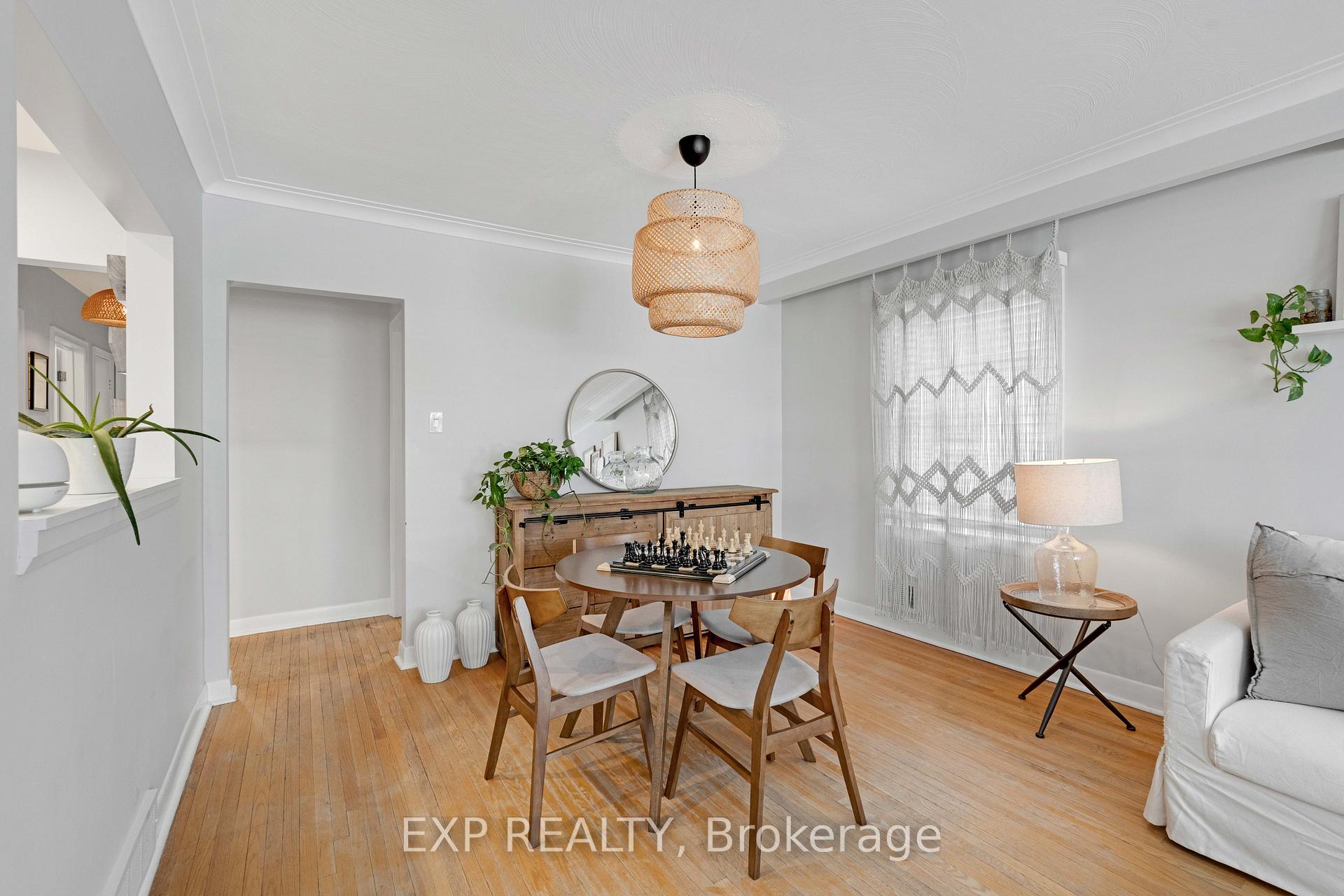 Photo 7 of 204 North Carson Street, Etobicoke, Alderwood — HOMEH