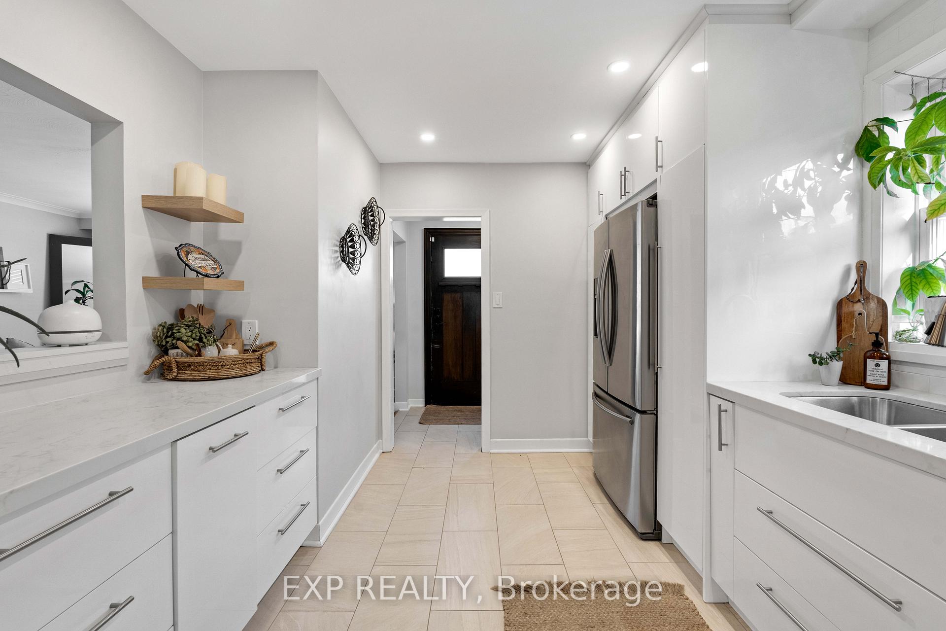 Photo 9 of 204 North Carson Street, Etobicoke, Alderwood — HOMEH